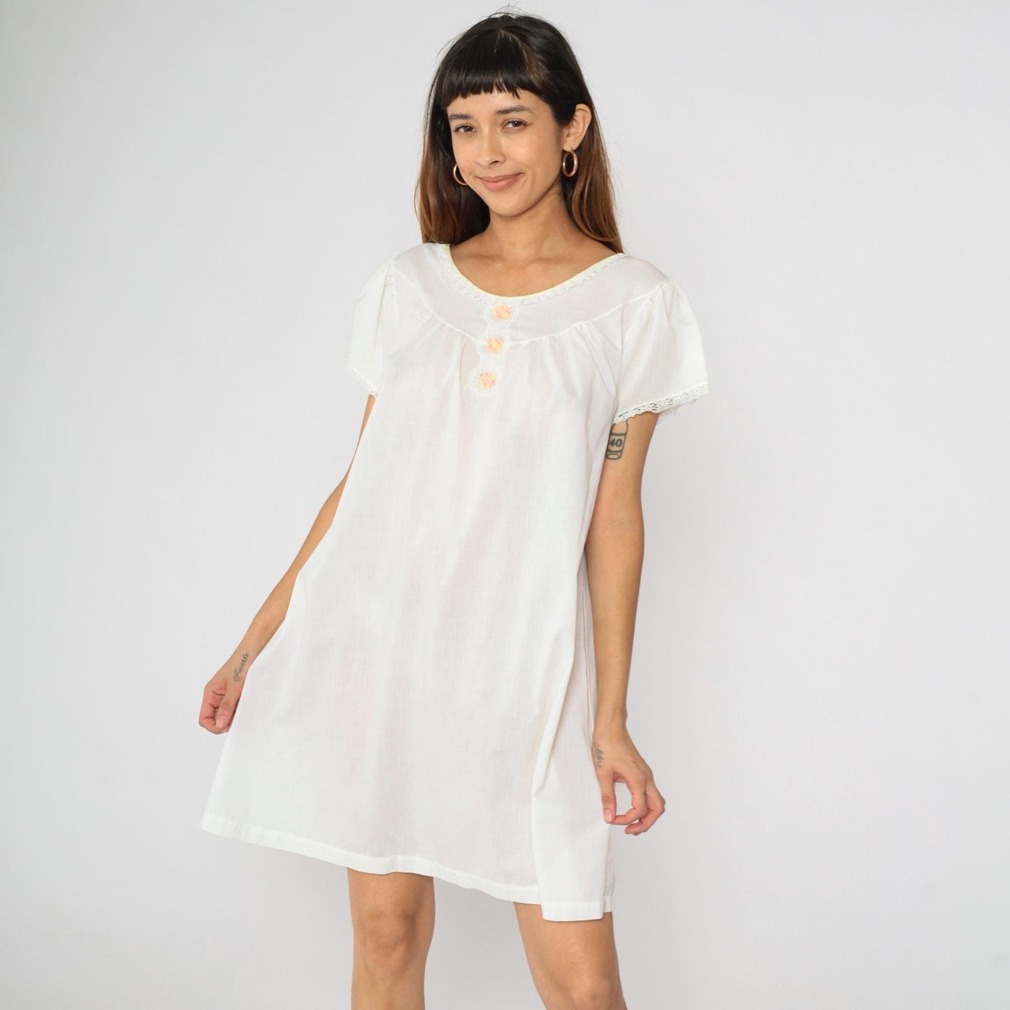 70s Lorraine White Floral Embroidered Nightgown Puff Sleeve Lace Trim Medium