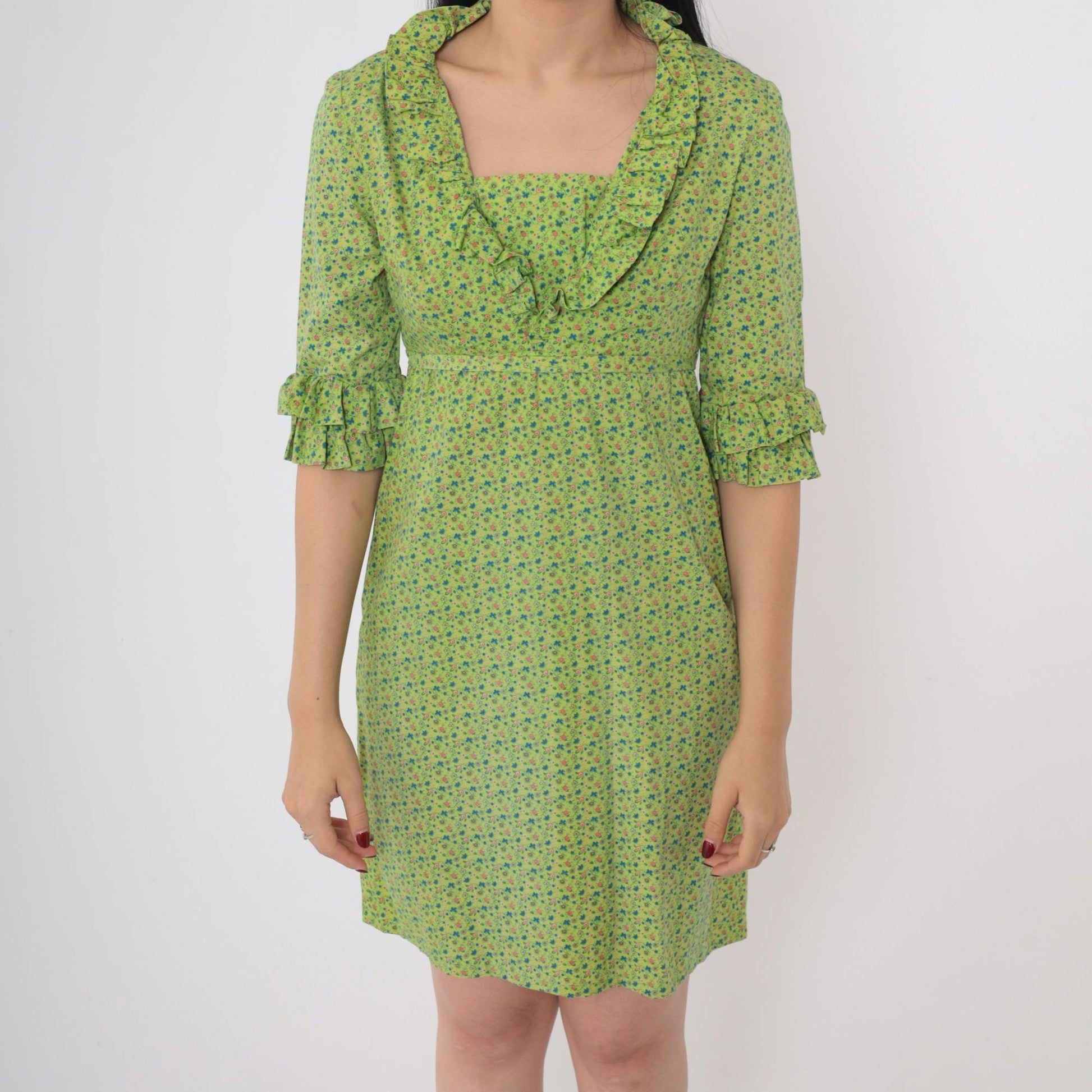 60s Mod Green Floral Calico Mini Shift Dress Empire Waist Ruffle Neckline Extra Small