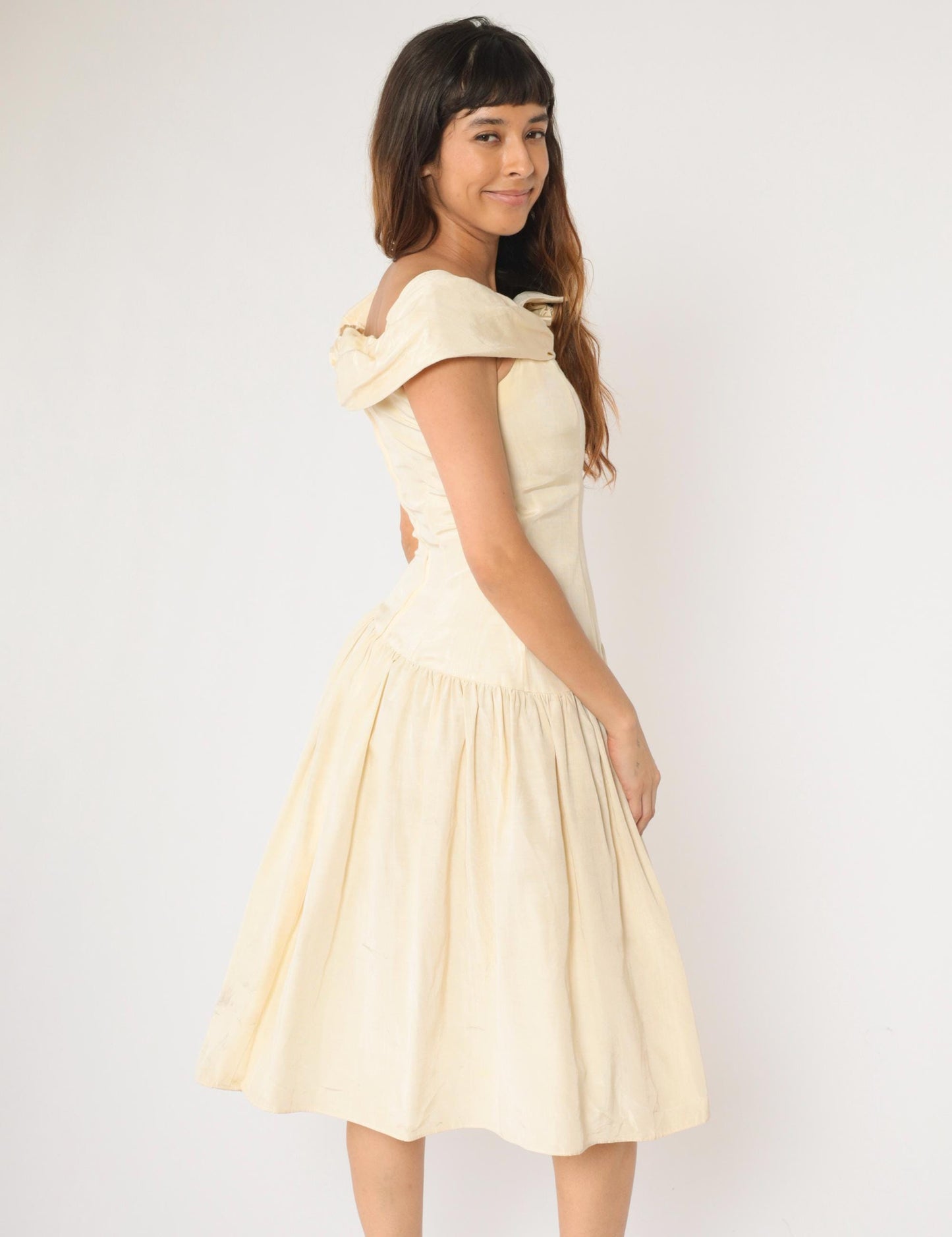 1980s Gunne Sax Cream Taffeta Midi Dress Rosette Bertha Collar Small 4