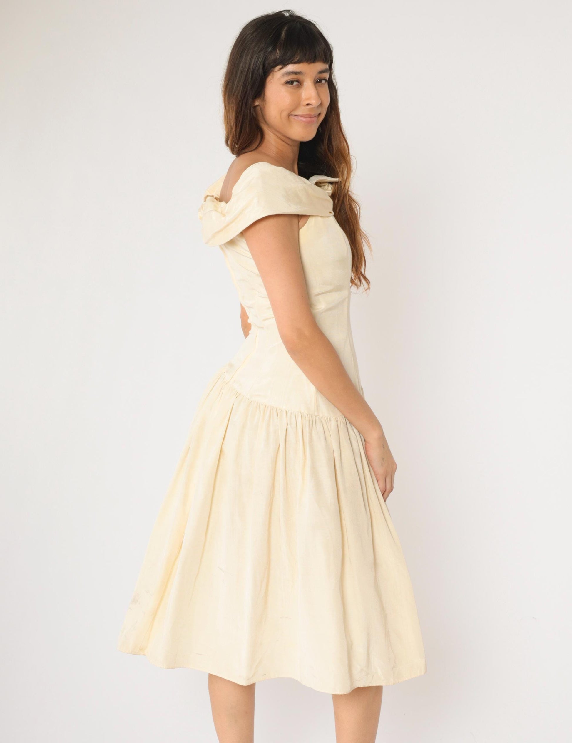 1980s Gunne Sax Cream Taffeta Midi Dress Rosette Bertha Collar Small 4
