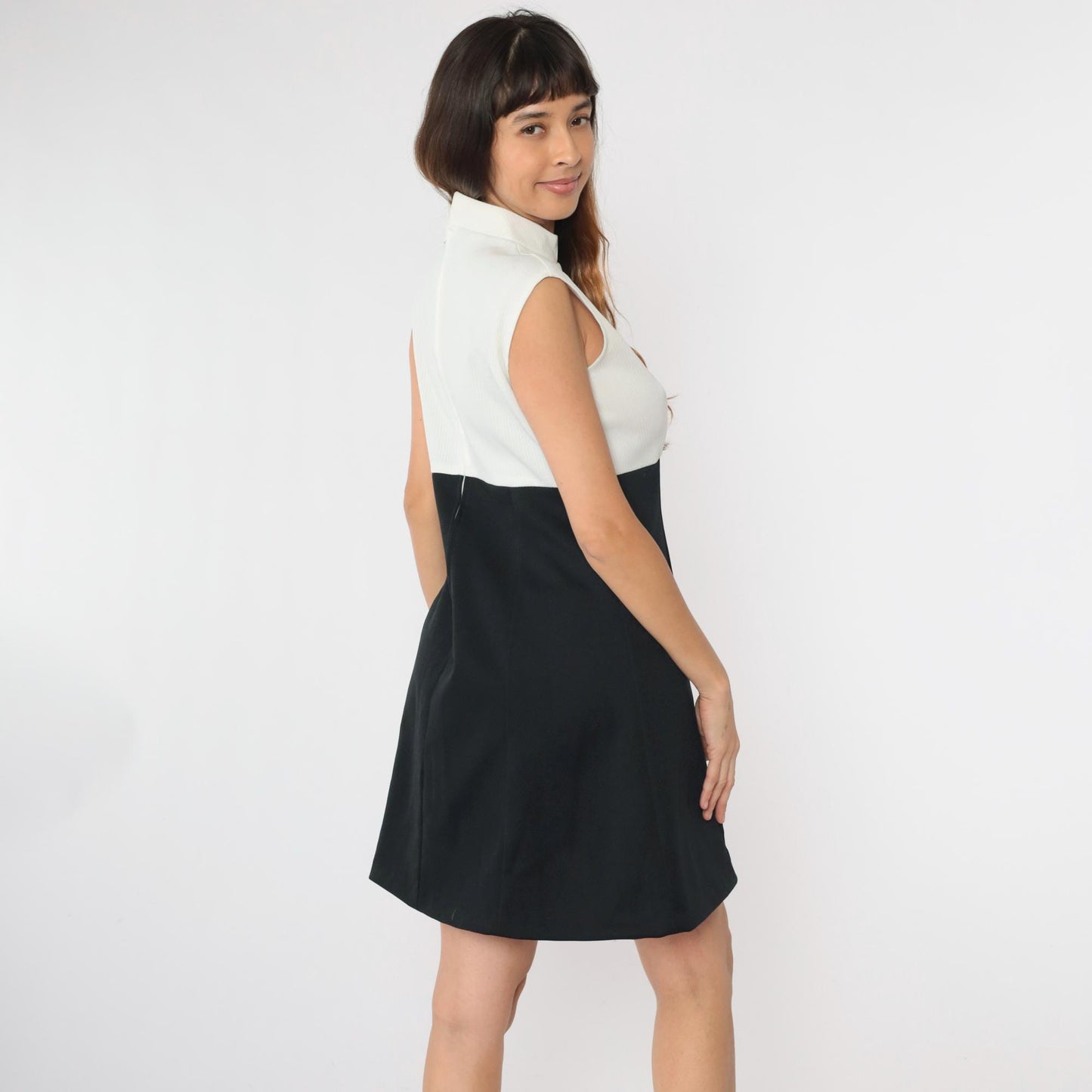 70s Color Block Minidress Black White Mock Neck Empire Waist Sleeveless Medium