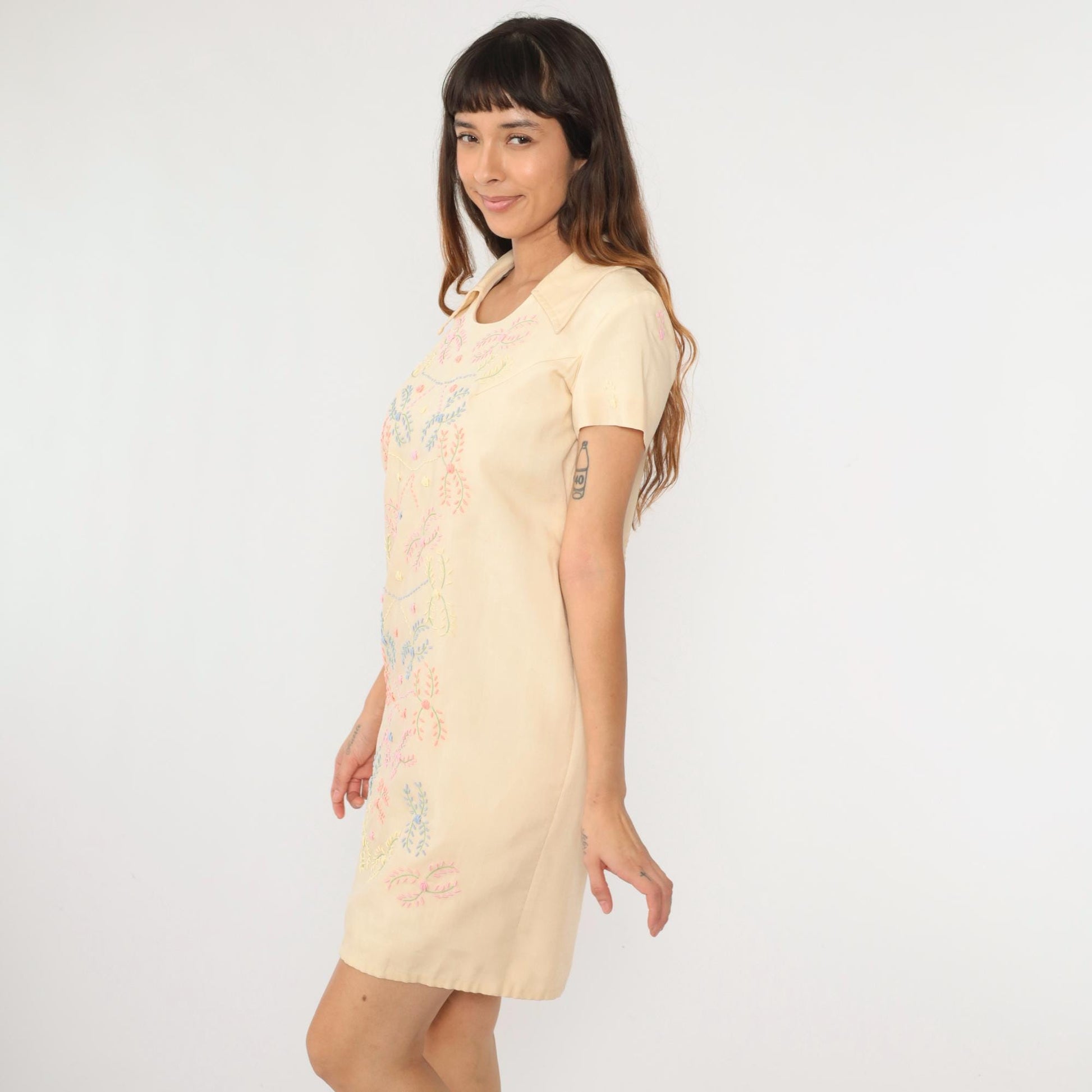60s Embroidered Floral Shift Dress Cream Pointed Collar Mini Small S