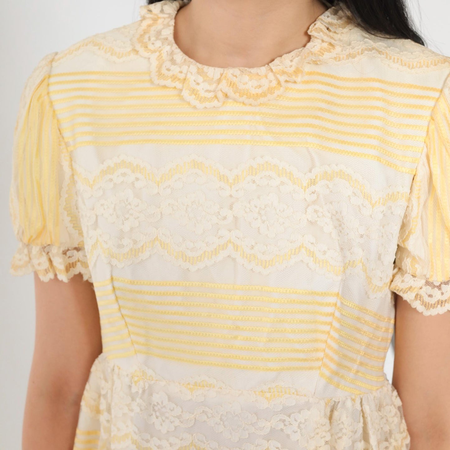 70s Yellow White Floral Lace Mini Dress Puff Sleeve Ruffle Trim Small