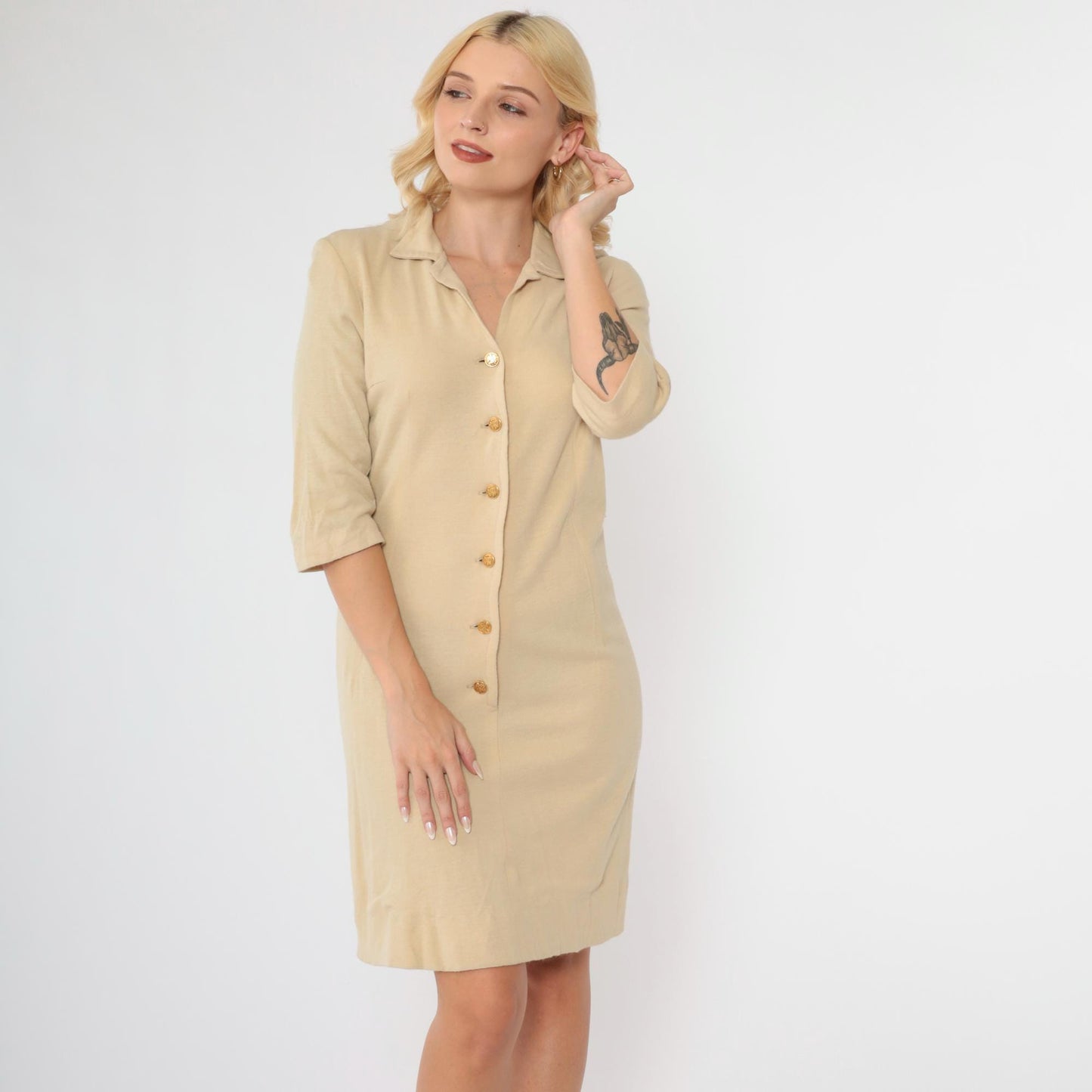 1970s Beige Shift Dress Gold Button Mini 3/4 Sleeve Collar Small