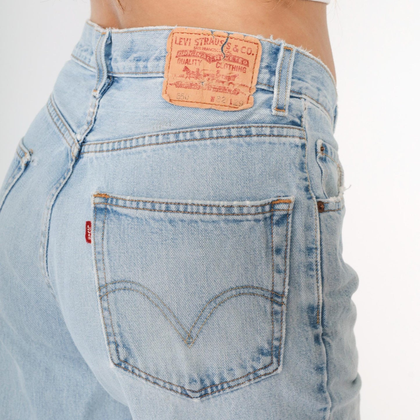Y2K Levi's 550 Jeans High Rise Straight Leg Ripped Knee Light Wash Blue 32x29