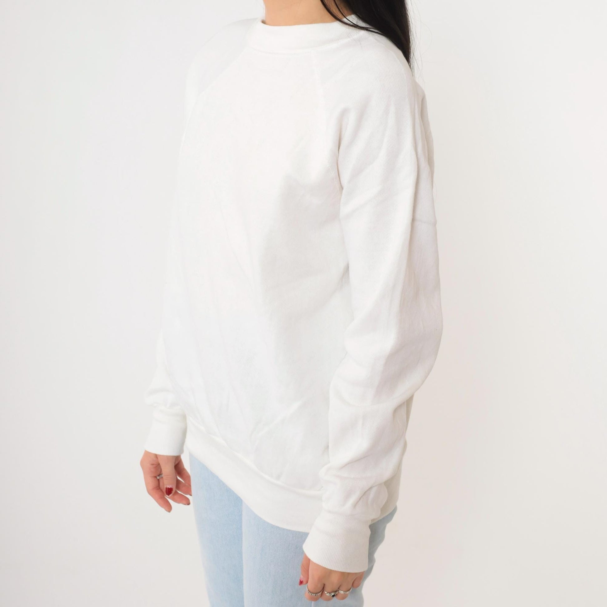 80s Plain White Raglan Sweatshirt Crewneck Pullover Medium