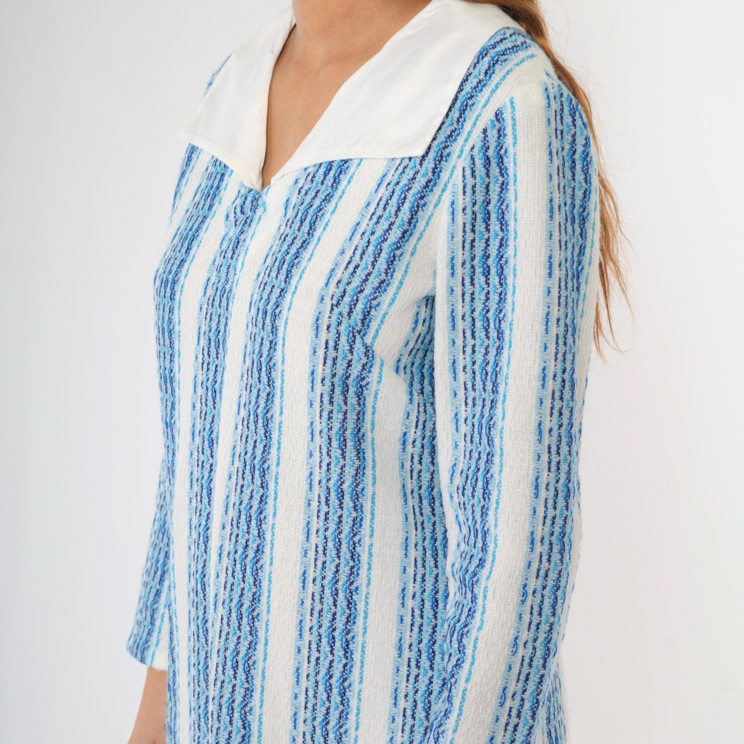 70s Striped Shift Dress White Blue Long Sleeve Collar V Neck Knee Length Medium
