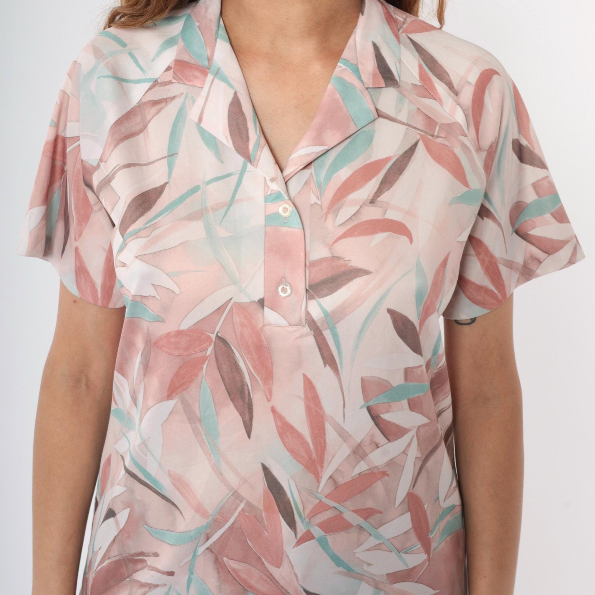80s Botanical Leaf Print Blouse Pastel Blue Button-Up Collared Shirt Medium