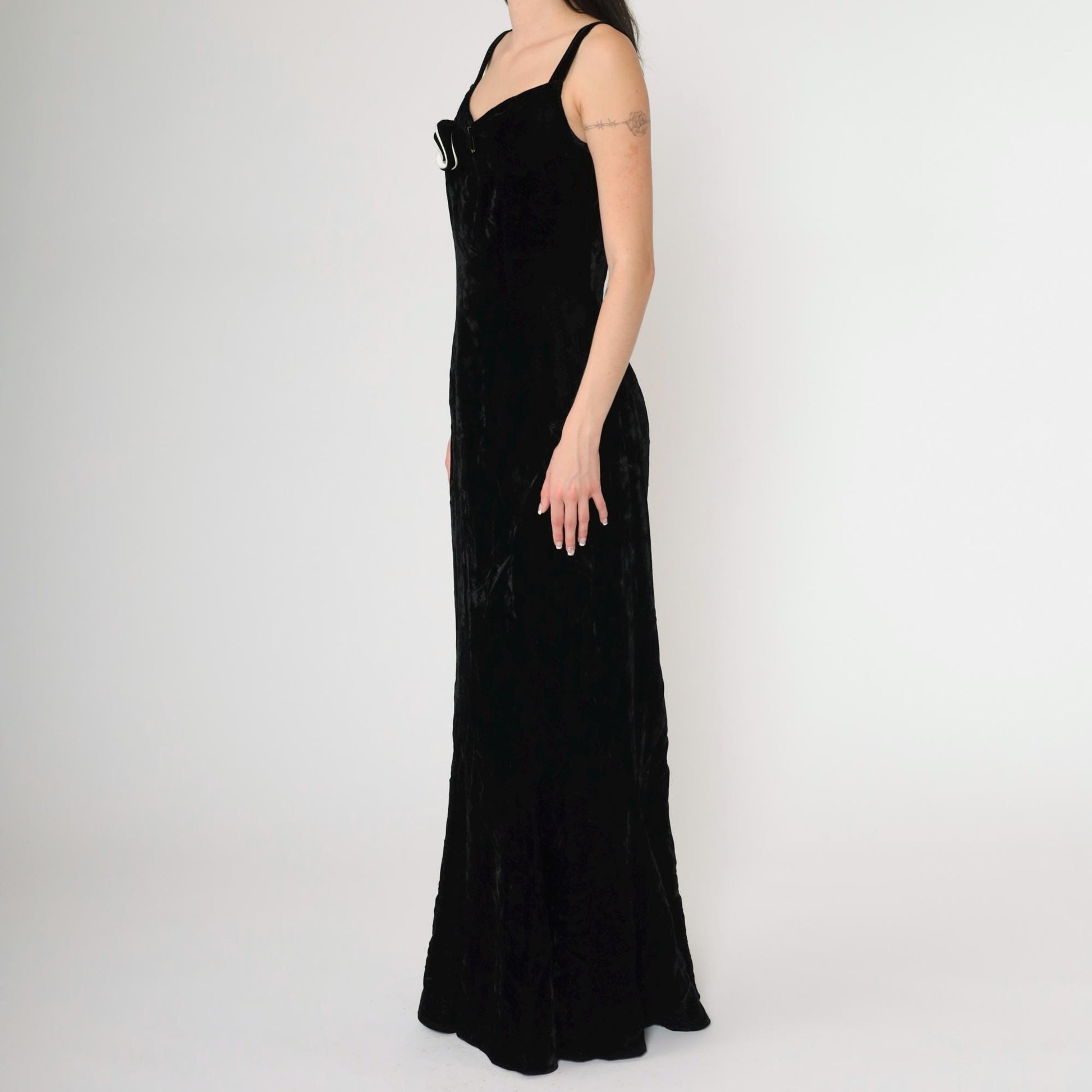 90s Black Velvet Maxi Dress Rosette Sweetheart Neckline Sleeveless Small