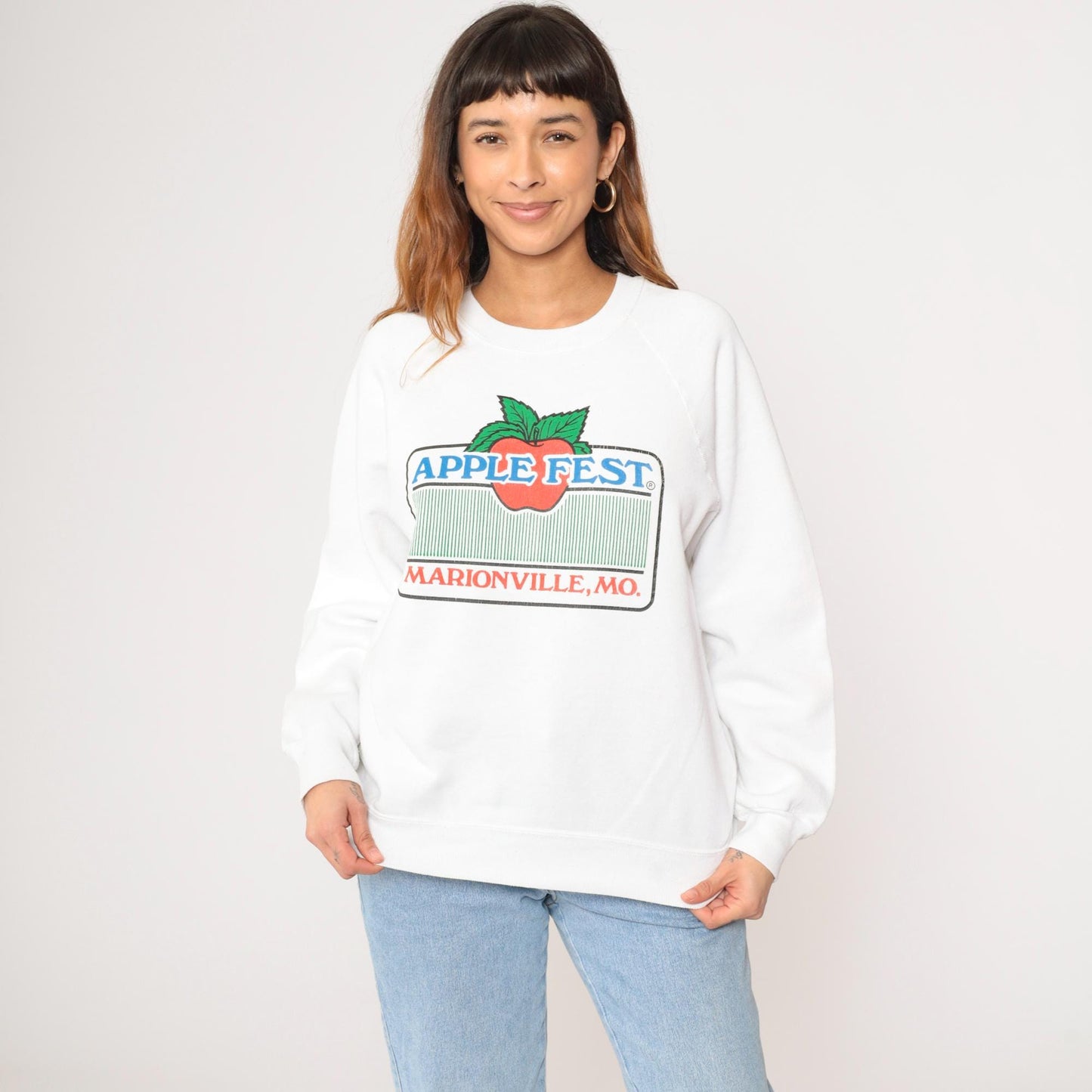 90s Apple Fest Marionville Missouri Graphic Sweatshirt White Raglan Small