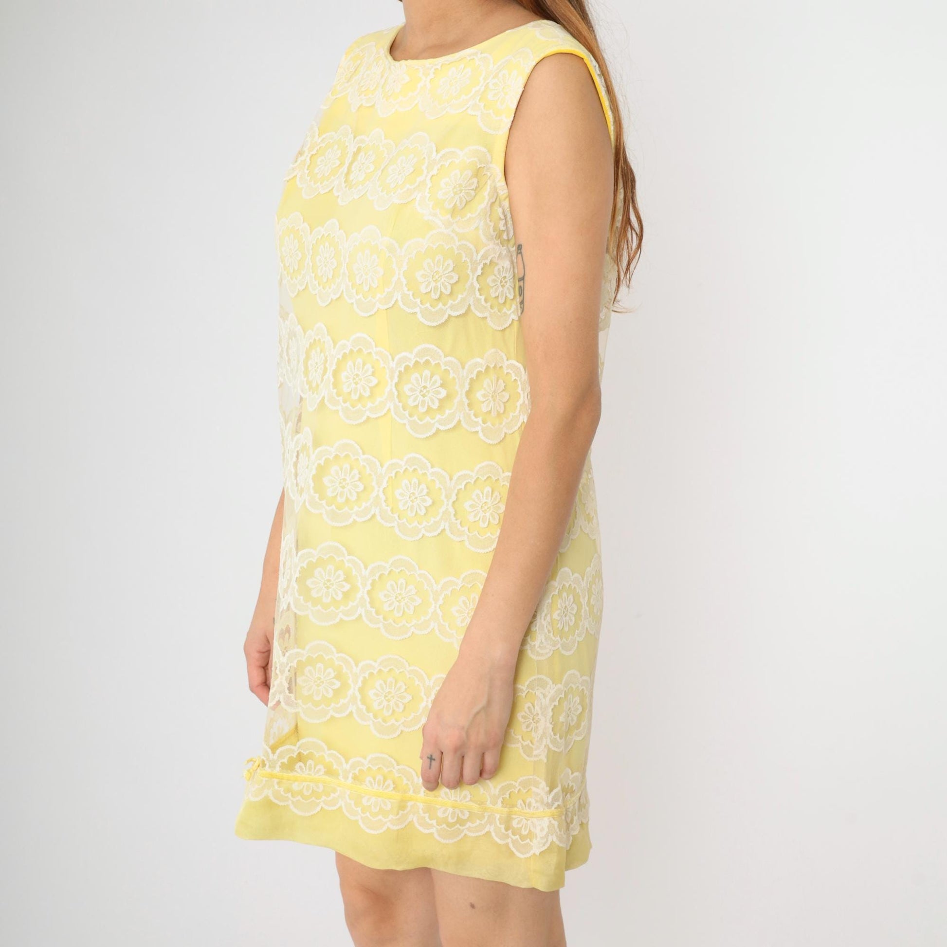 60s Yellow Lace Shift Mini Dress White Floral Overlay Sleeveless Small