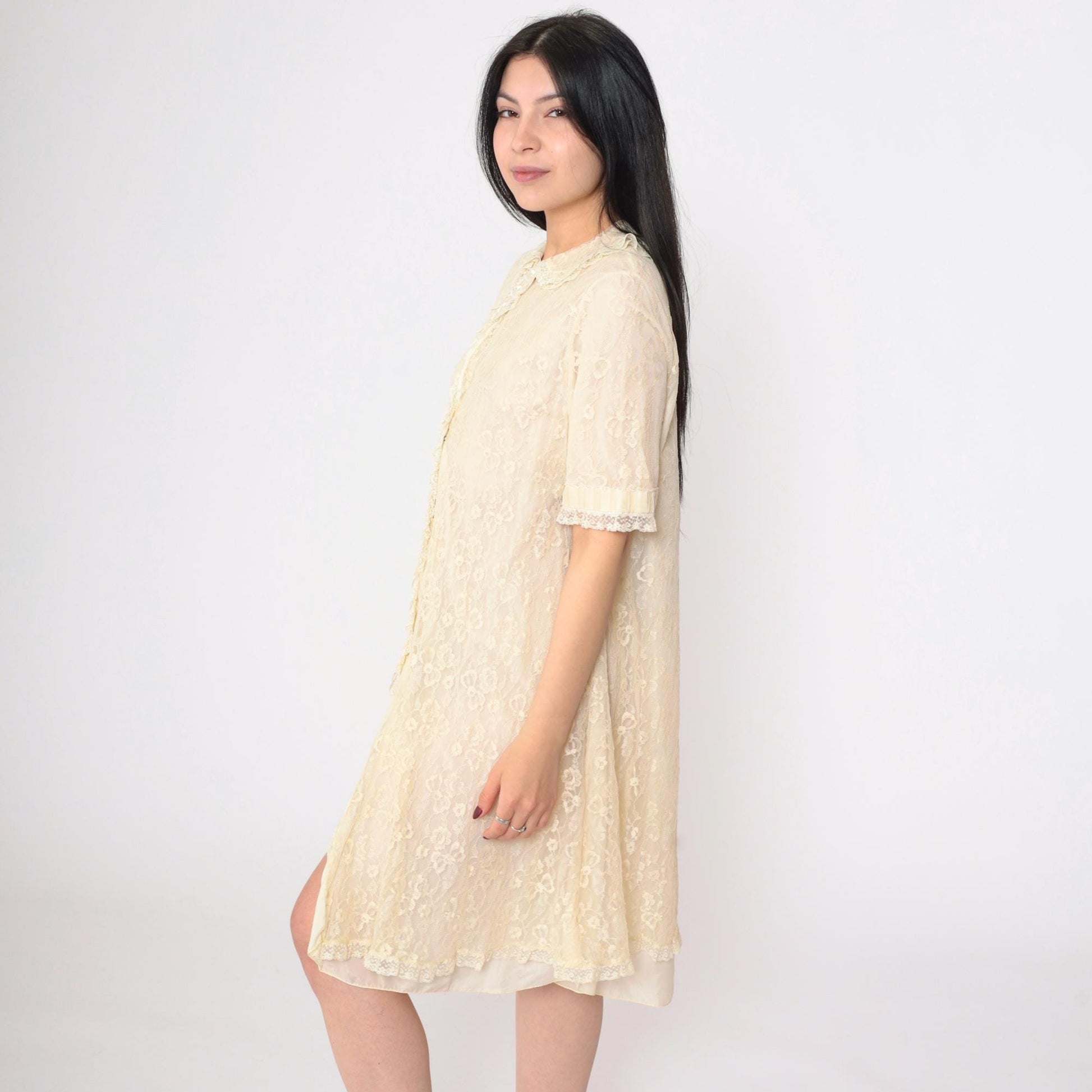 1960s Cream Lace Nightgown Peter Pan Collar Snap Front Small