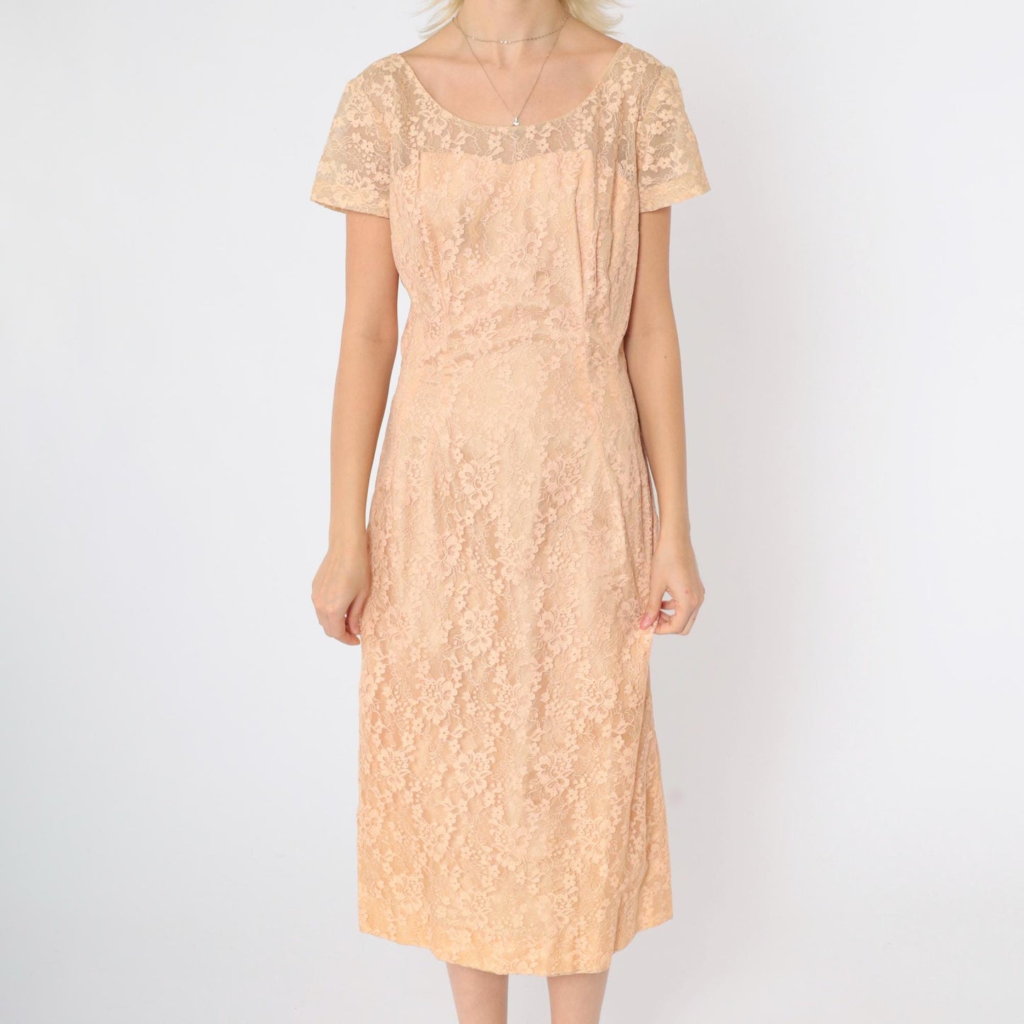 1960s Peach Lace Midi Dress Sweetheart Neckline Short Sleeve Small