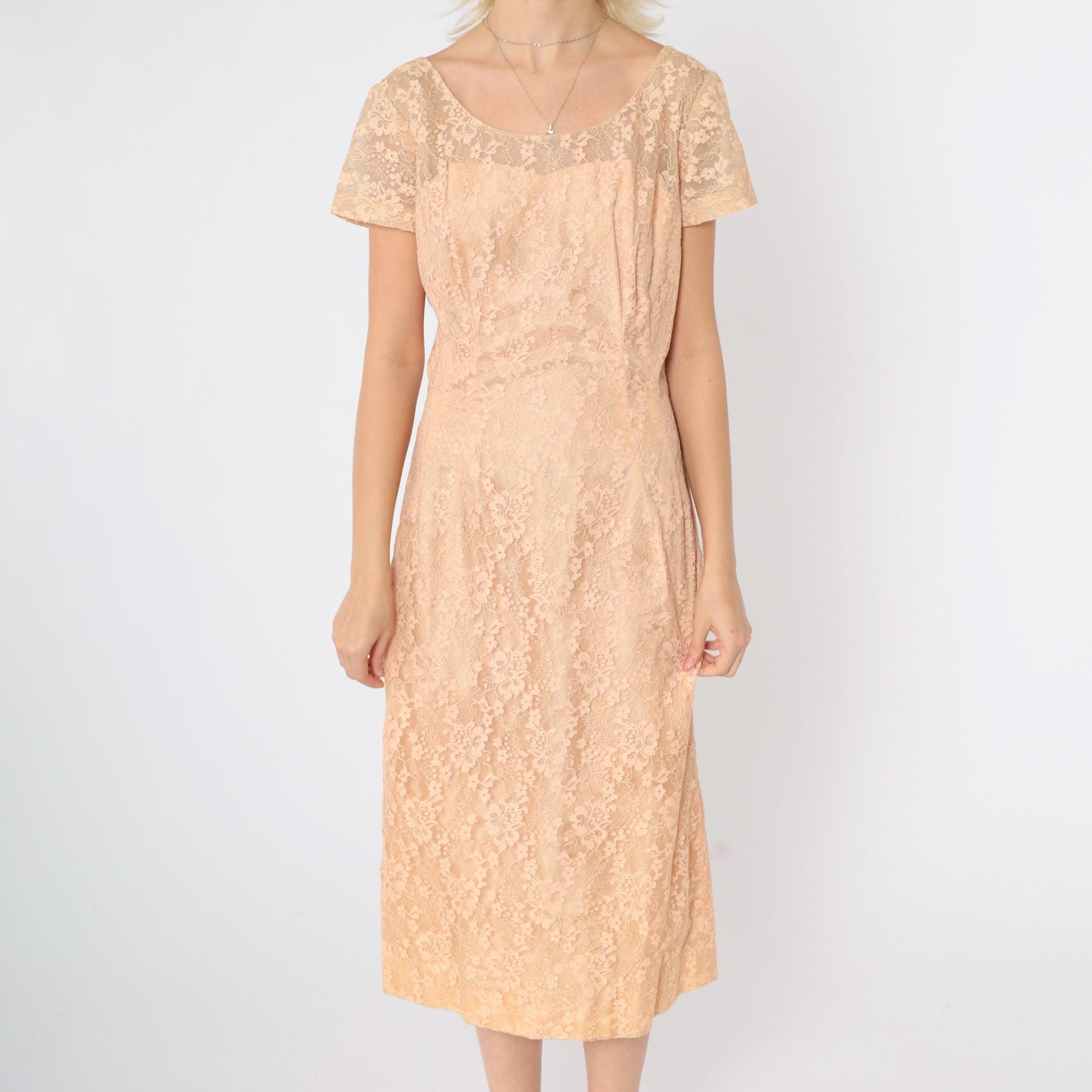 1960s Peach Lace Midi Dress Sweetheart Neckline Short Sleeve Small