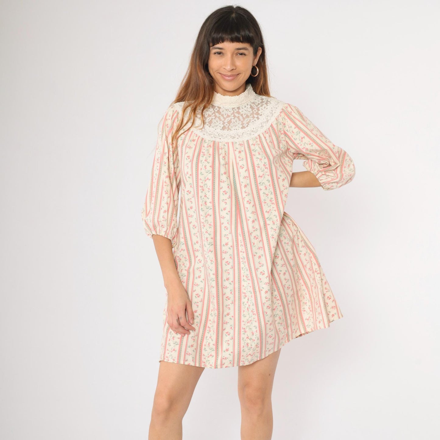 70s Princess Kaiulani Hawaiian Mini Dress Lace Yoke Balloon Sleeve Cream Pink Medium