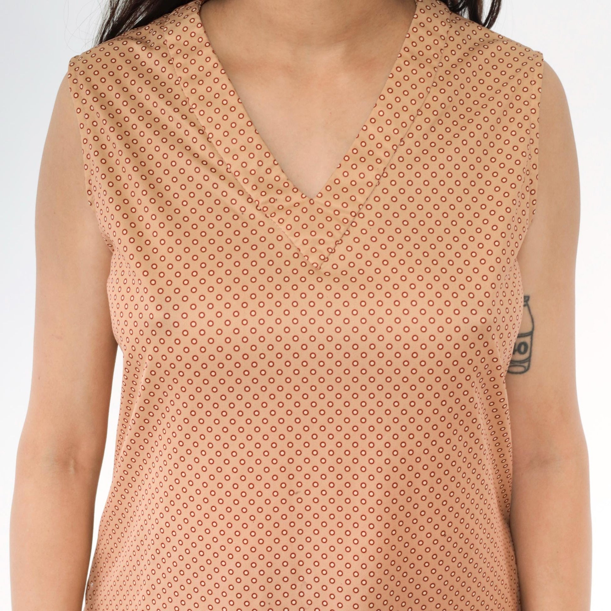 70s Tan Polka Dot Tank Top V Neck Sleeveless Blouse Red Dots Large