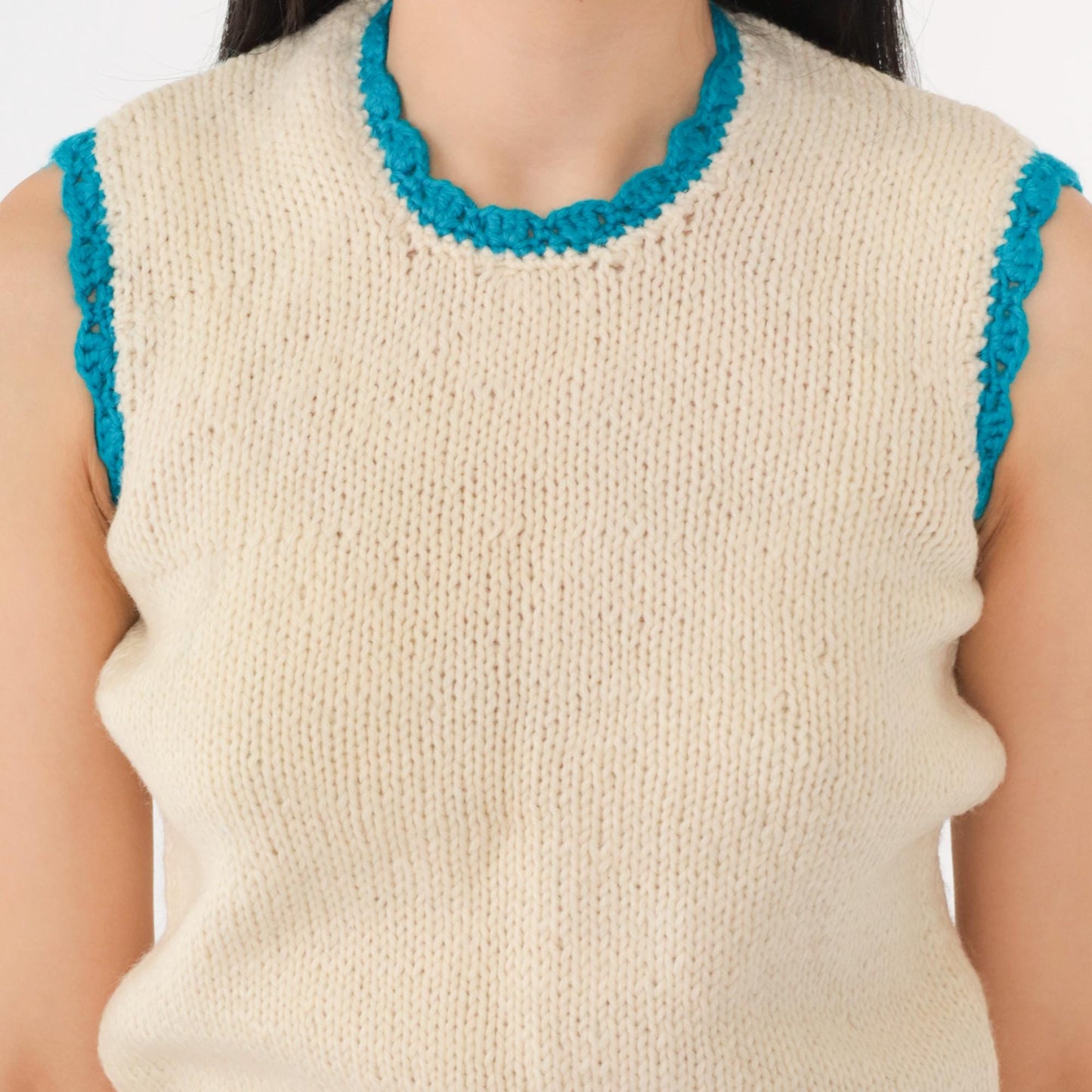 70s Cream Knit Tank Top Blue Scalloped Trim Keyhole Back Small