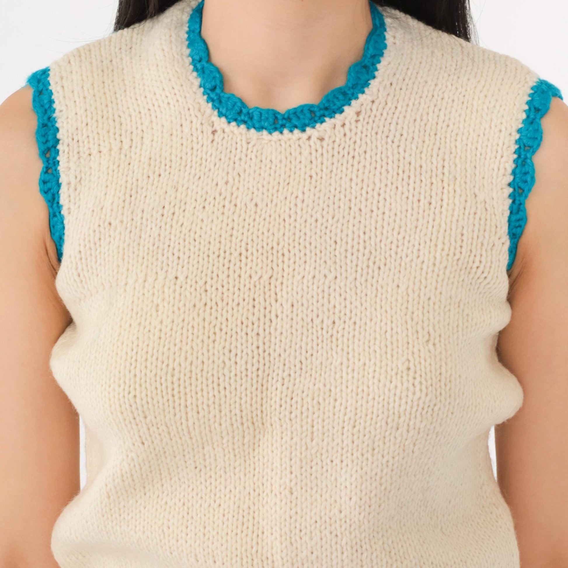 70s Cream Knit Tank Top Blue Scalloped Trim Keyhole Back Small