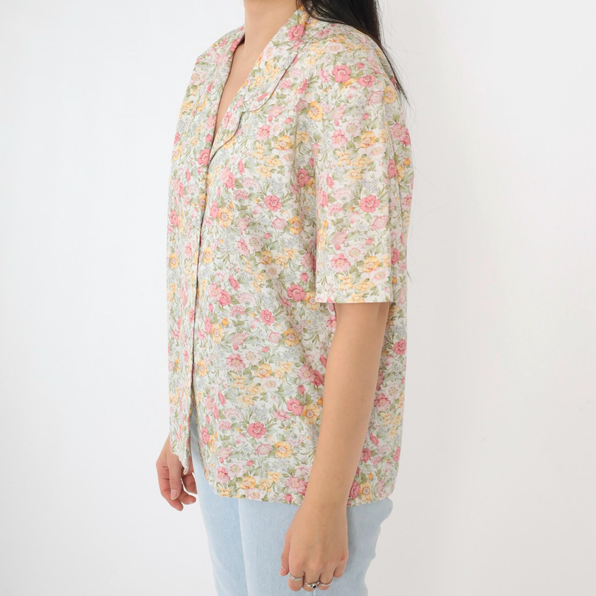 90s Susan Bristol Floral Button-Up Blouse White Pastel Print Short Sleeve Medium