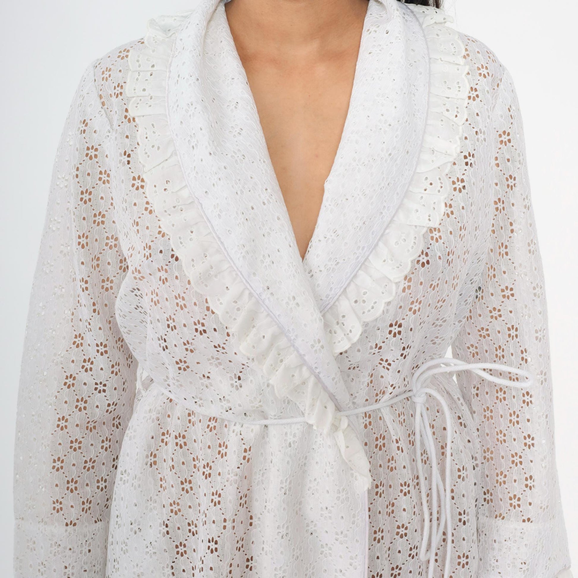 70s White Eyelet Lace Robe Long Sleeve Ruffle Trim Wrap Belted Small