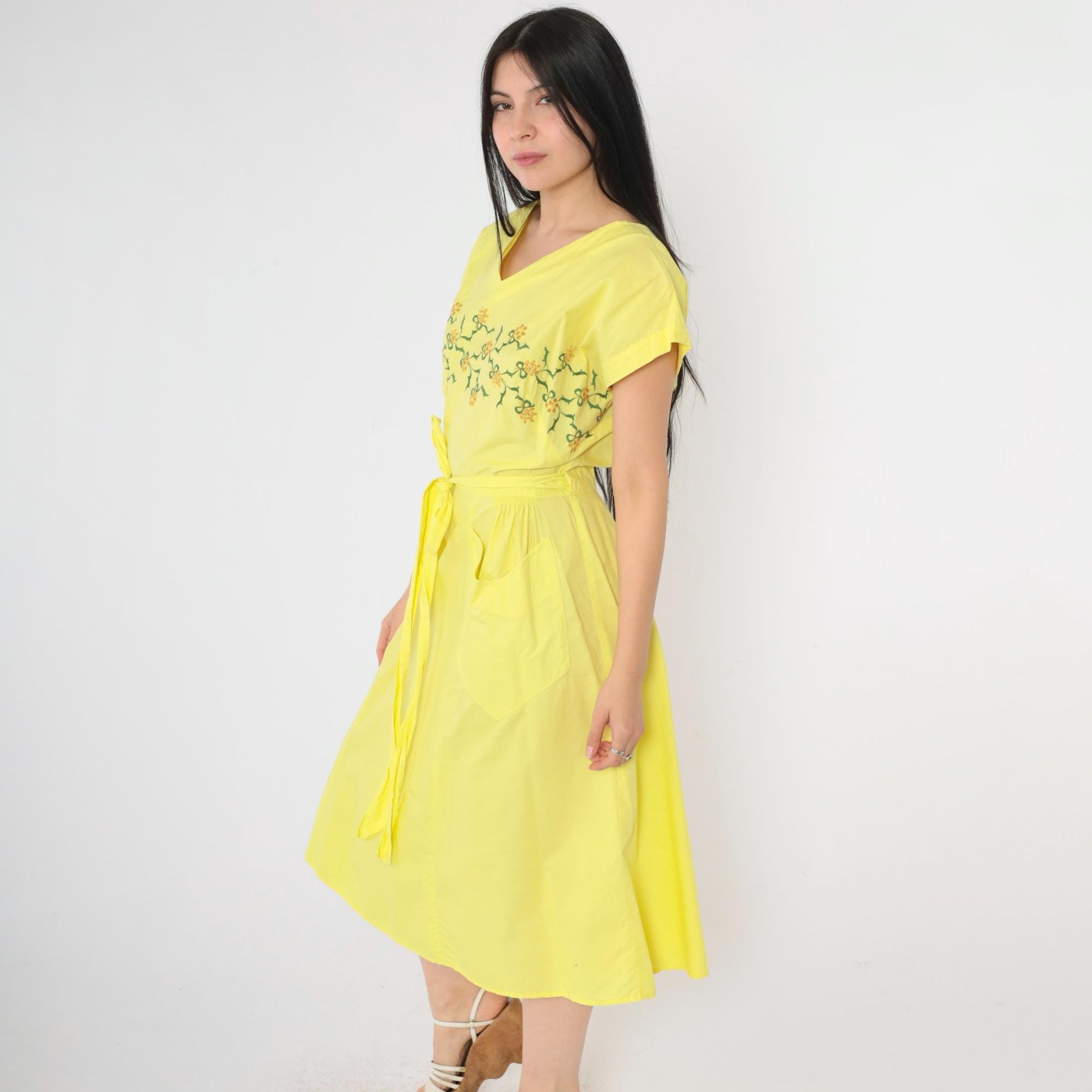 60s Yellow Floral Wrap Dress Embroidered V-Neck Midi Front Pockets Medium Large