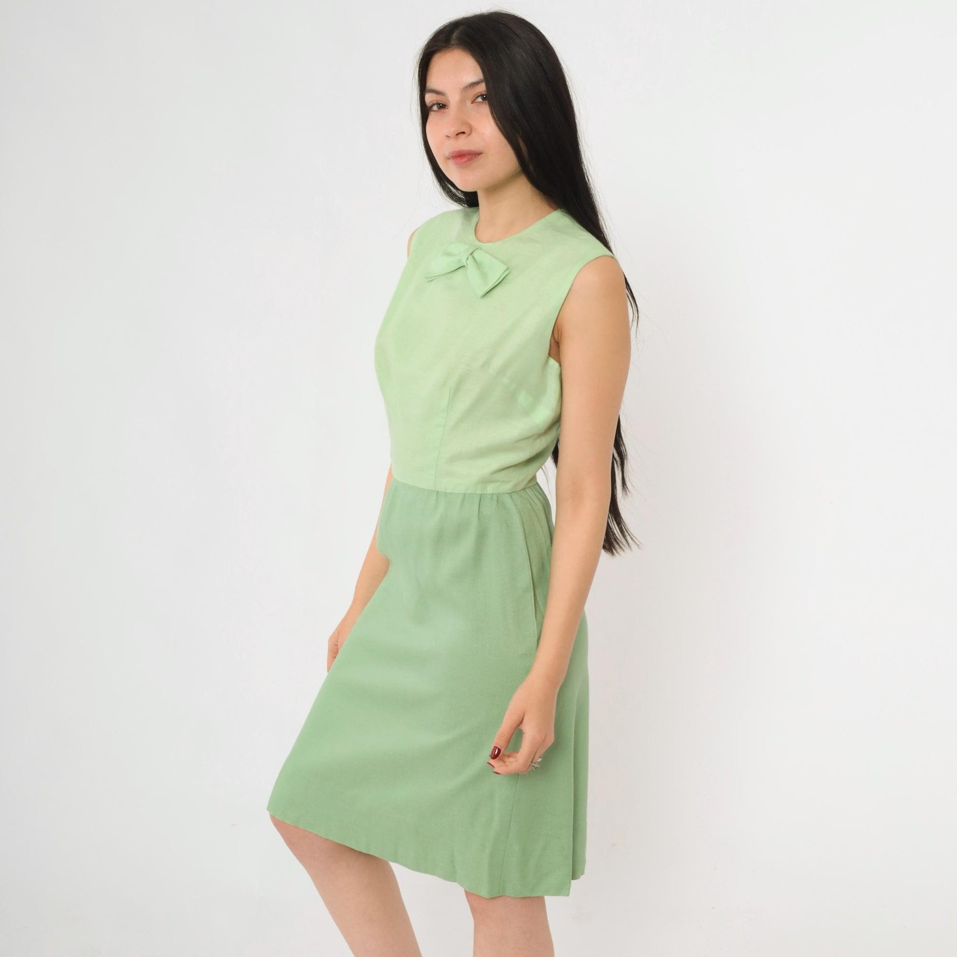 60s Two-Tone Green Bow Neckline Sleeveless Dress Knee Length Small