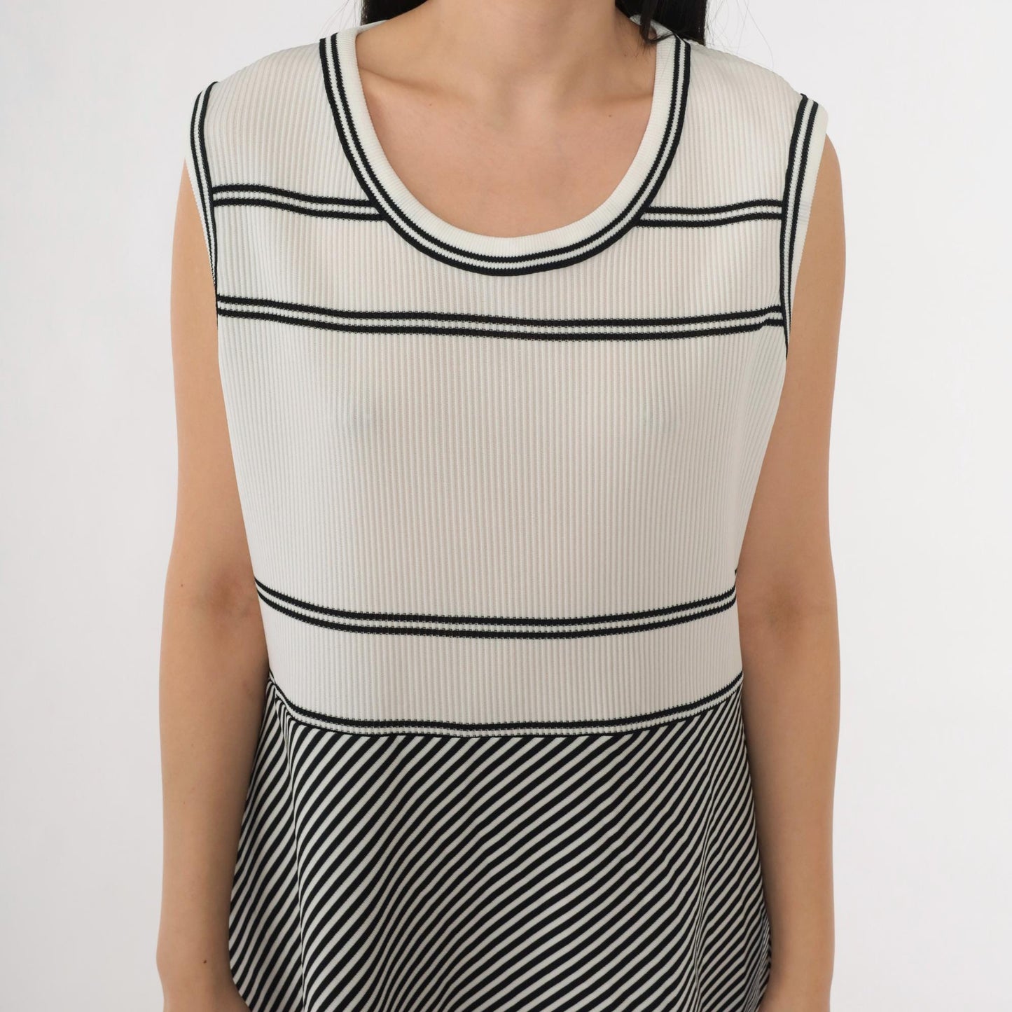 70s Mod Striped Shift Dress Black White Op Art Sleeveless Knee-Length Medium
