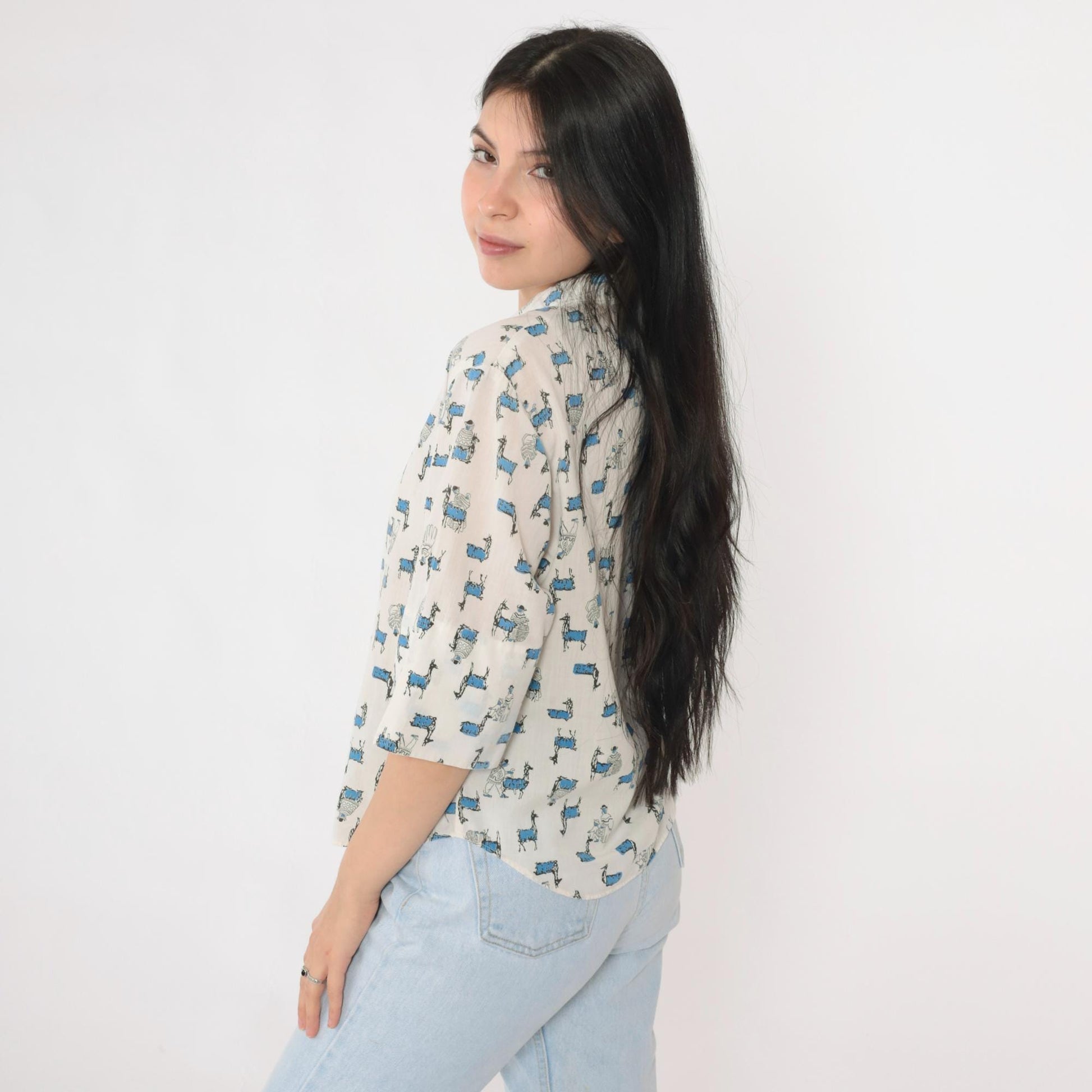 60s Majestic Llama Print Button Up Shirt White Blue South American Motif Medium