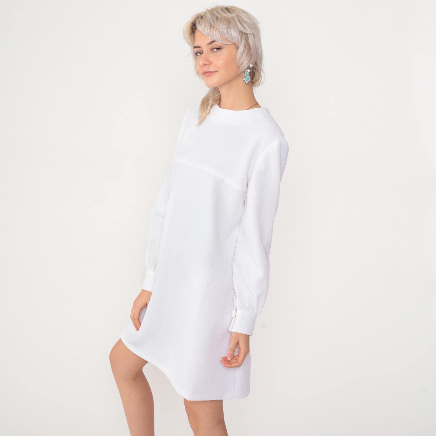 1960s White Mod Shift Mini Dress Long Sleeve Twiggy Medium M