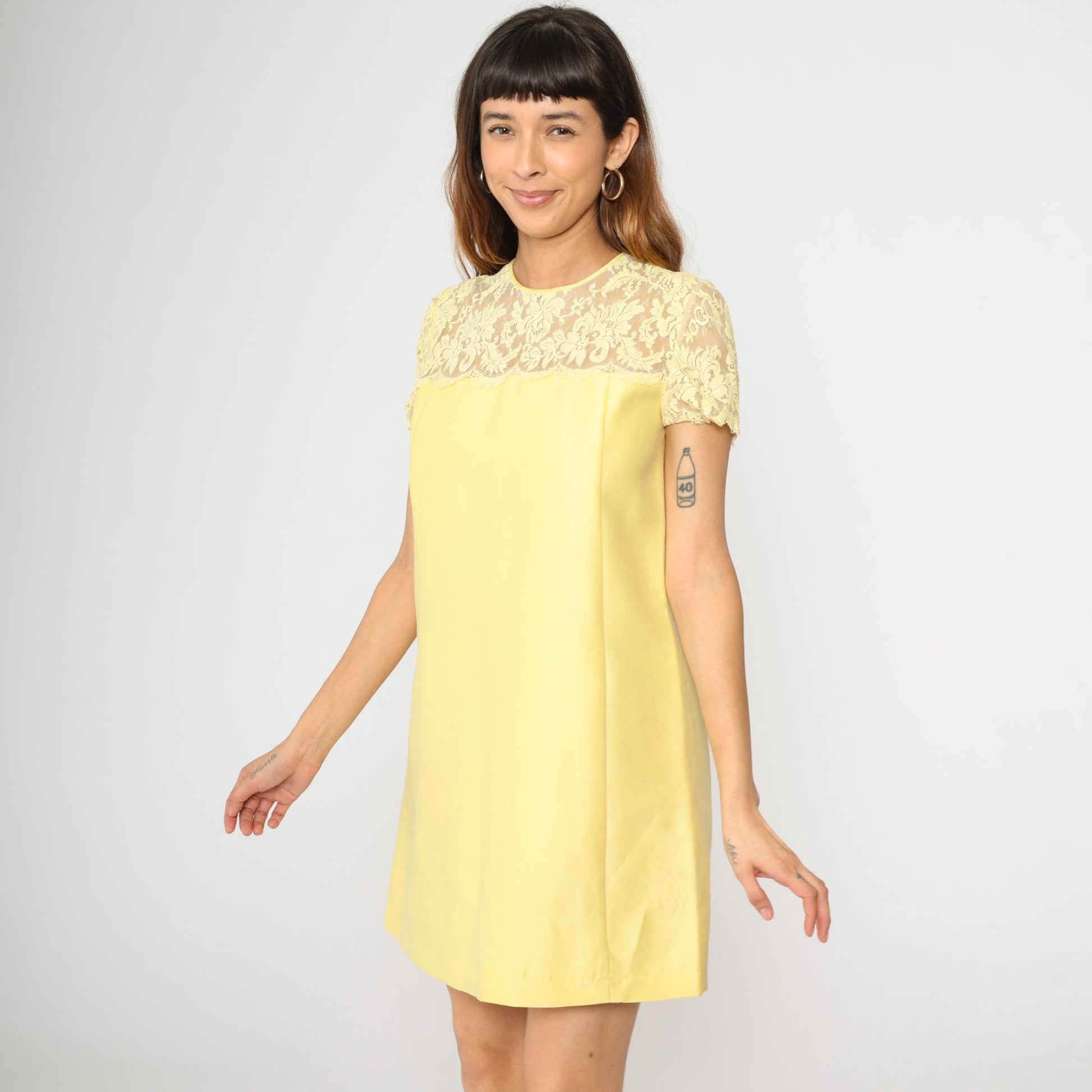 1960s Yellow Lace Yoke Mini Shift Dress Short Sleeve Pockets Small