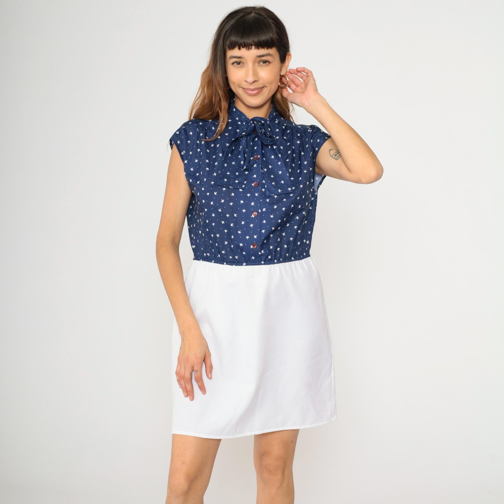 70s Two-Tone Mini Dress Navy White Ascot Bow Cap Sleeve Button Front Medium