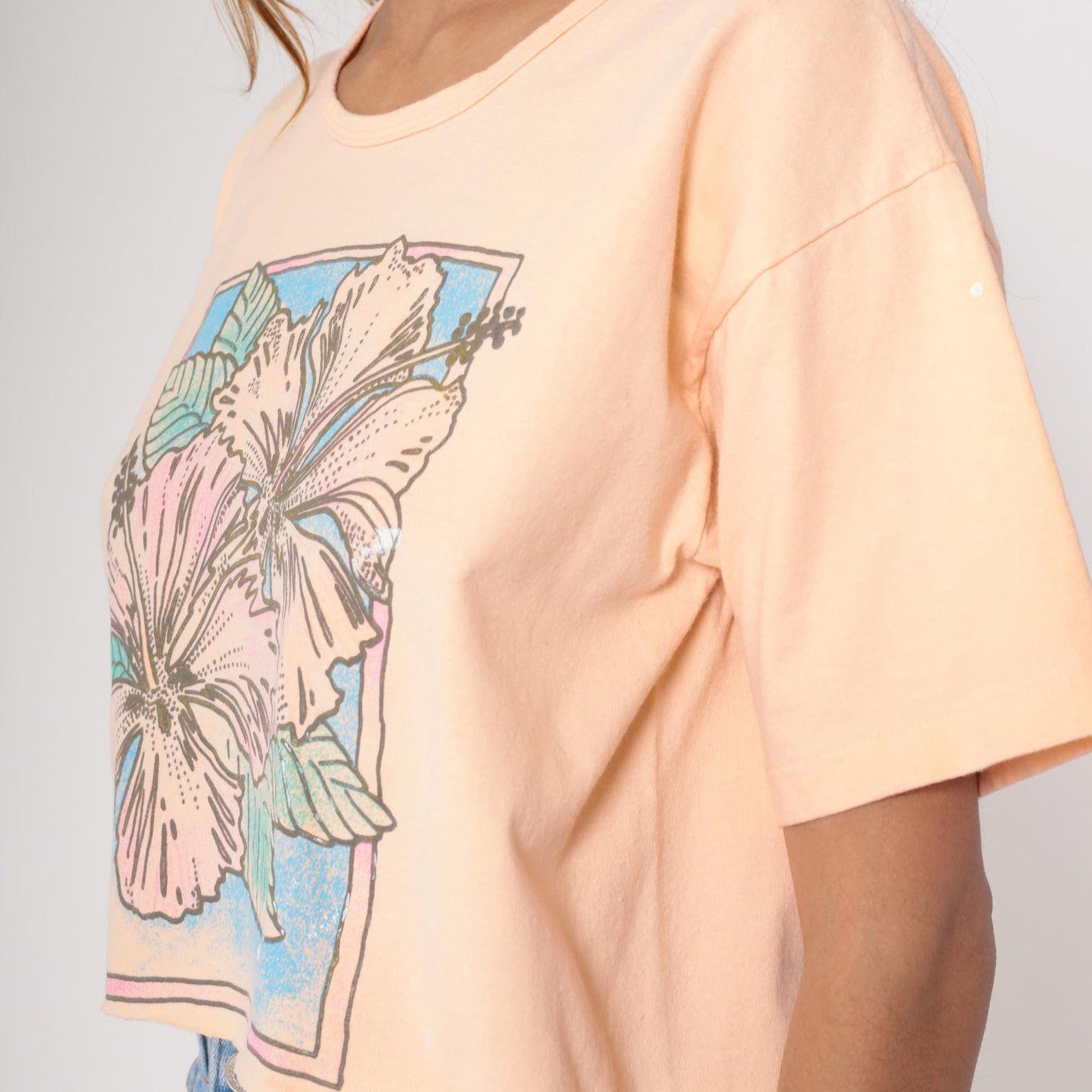 90s Anvil Tropical Floral Crop Tee Peach Hibiscus Raw Hem Medium