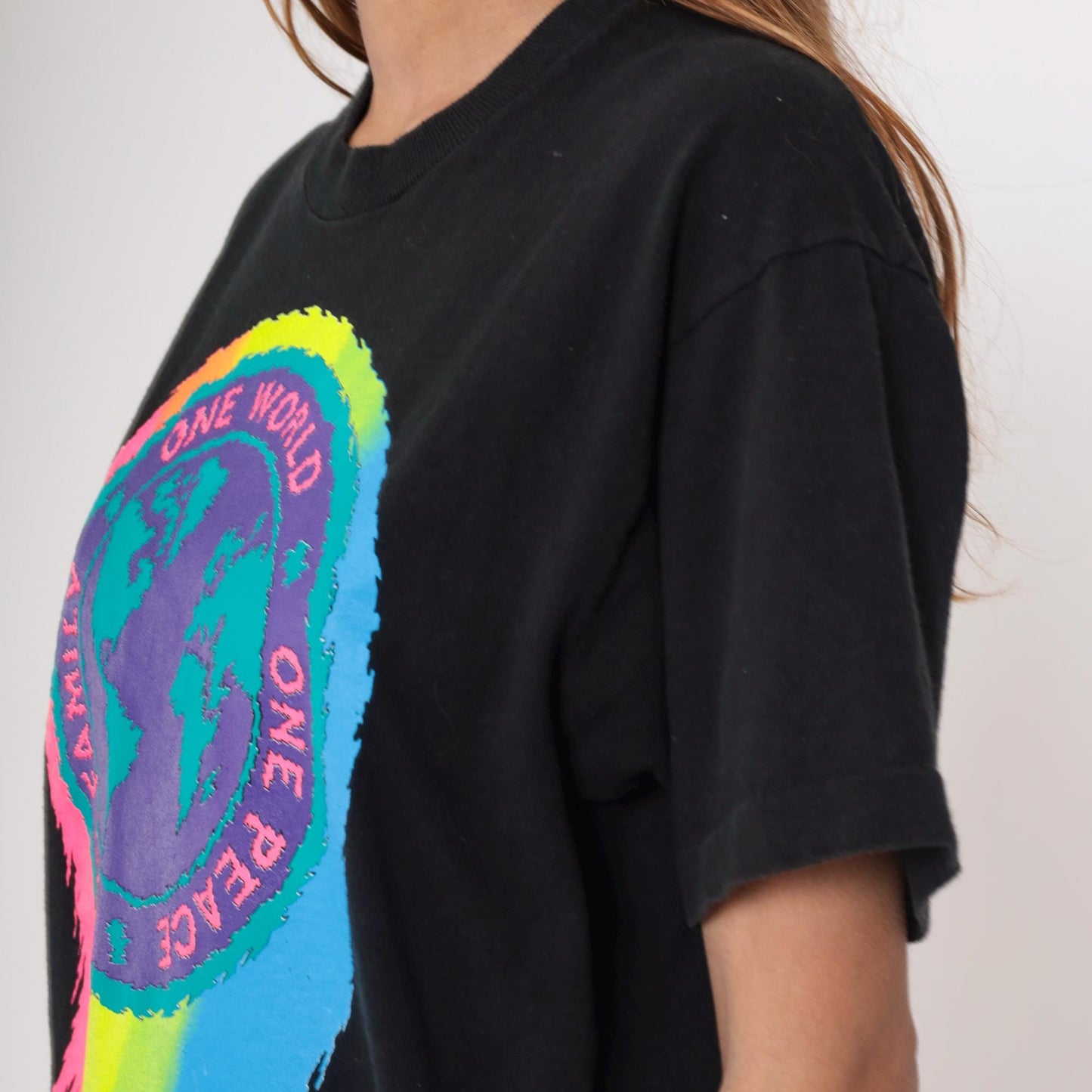 90s One World One Peace Rainbow Globe Graphic T-Shirt Black Cotton Medium