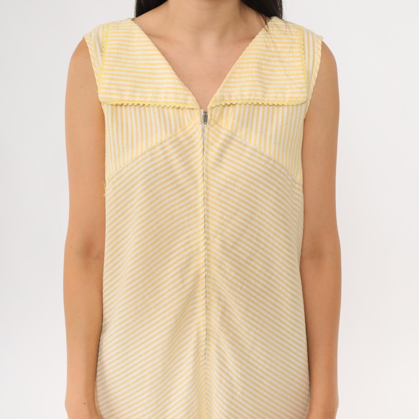 60s Yellow White Seersucker Striped Shift Dress Sleeveless Zip Front Knee Length Small