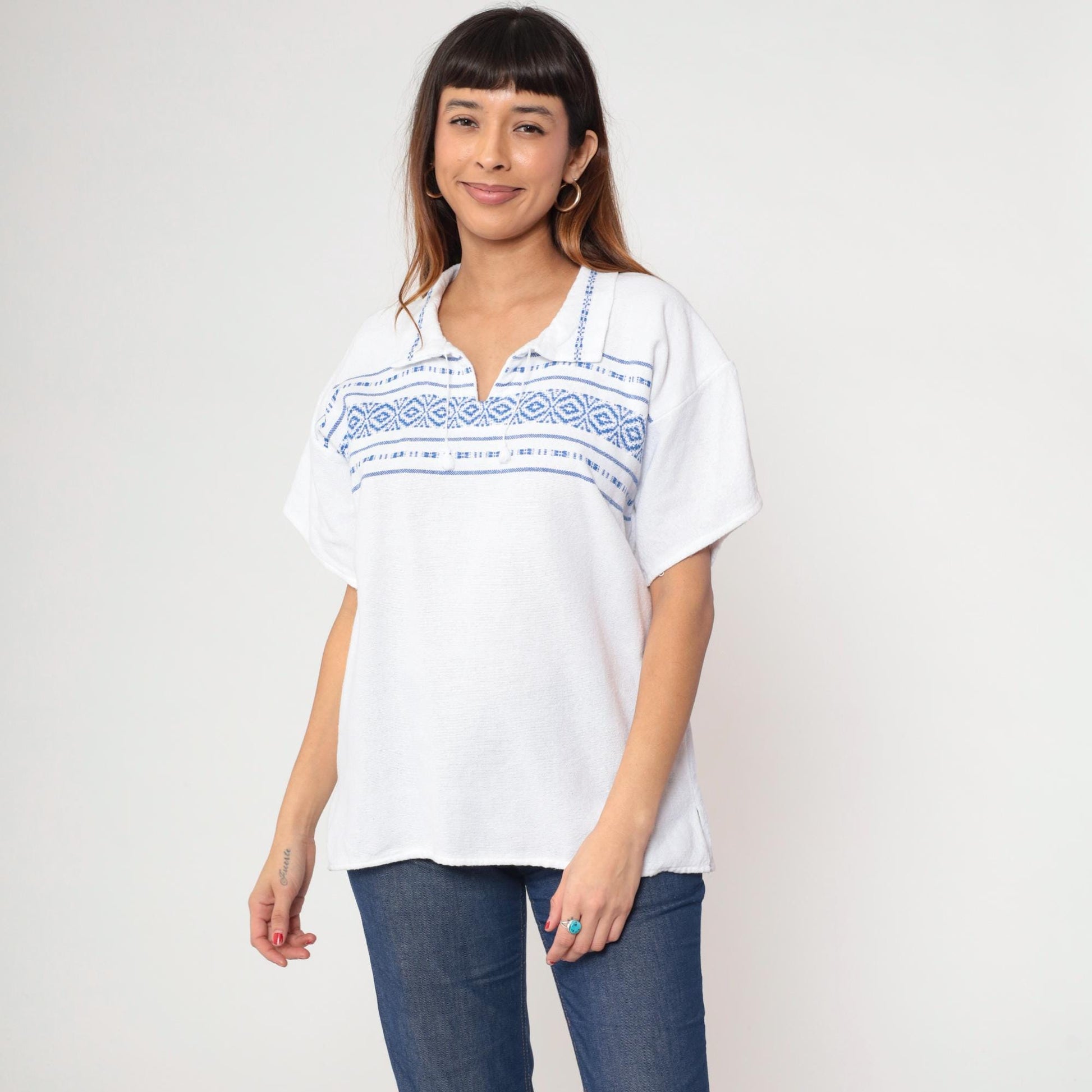 90s White Tunic Top Blue Geometric Embroidery Tie Neck Short Sleeve Medium