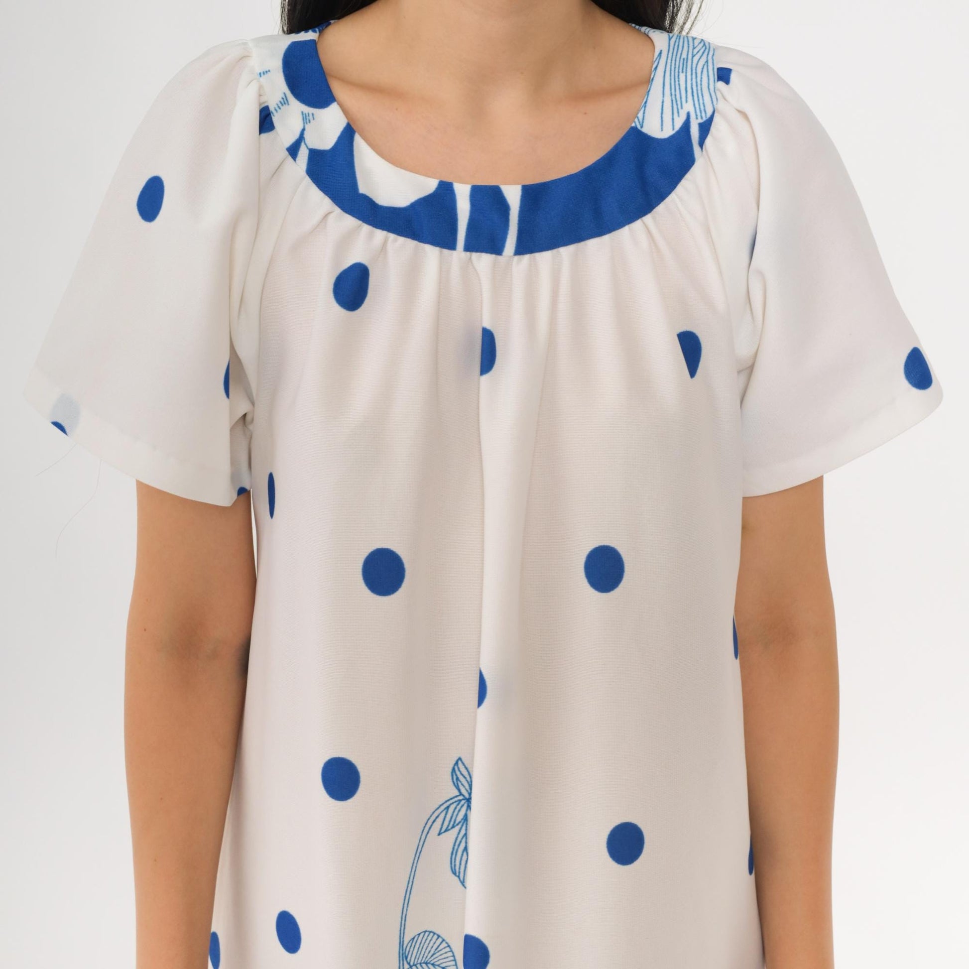 70s White Floral Caftan Maxi Dress Blue Graphic Print Flutter Sleeve Medium M