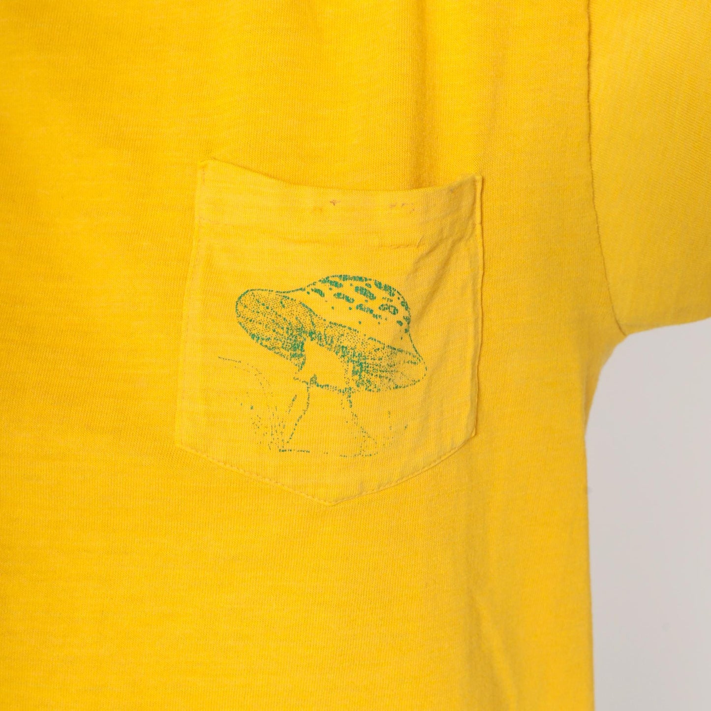 70s Yellow Mushroom Graphic Cotton T-Shirt Pocket Tee Medium