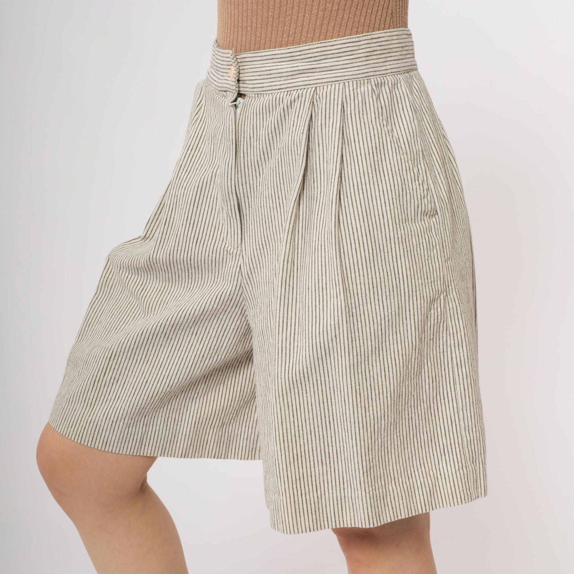 90s High Waisted Pleated Shorts Pinstripe Cotton Preppy Beige Medium M