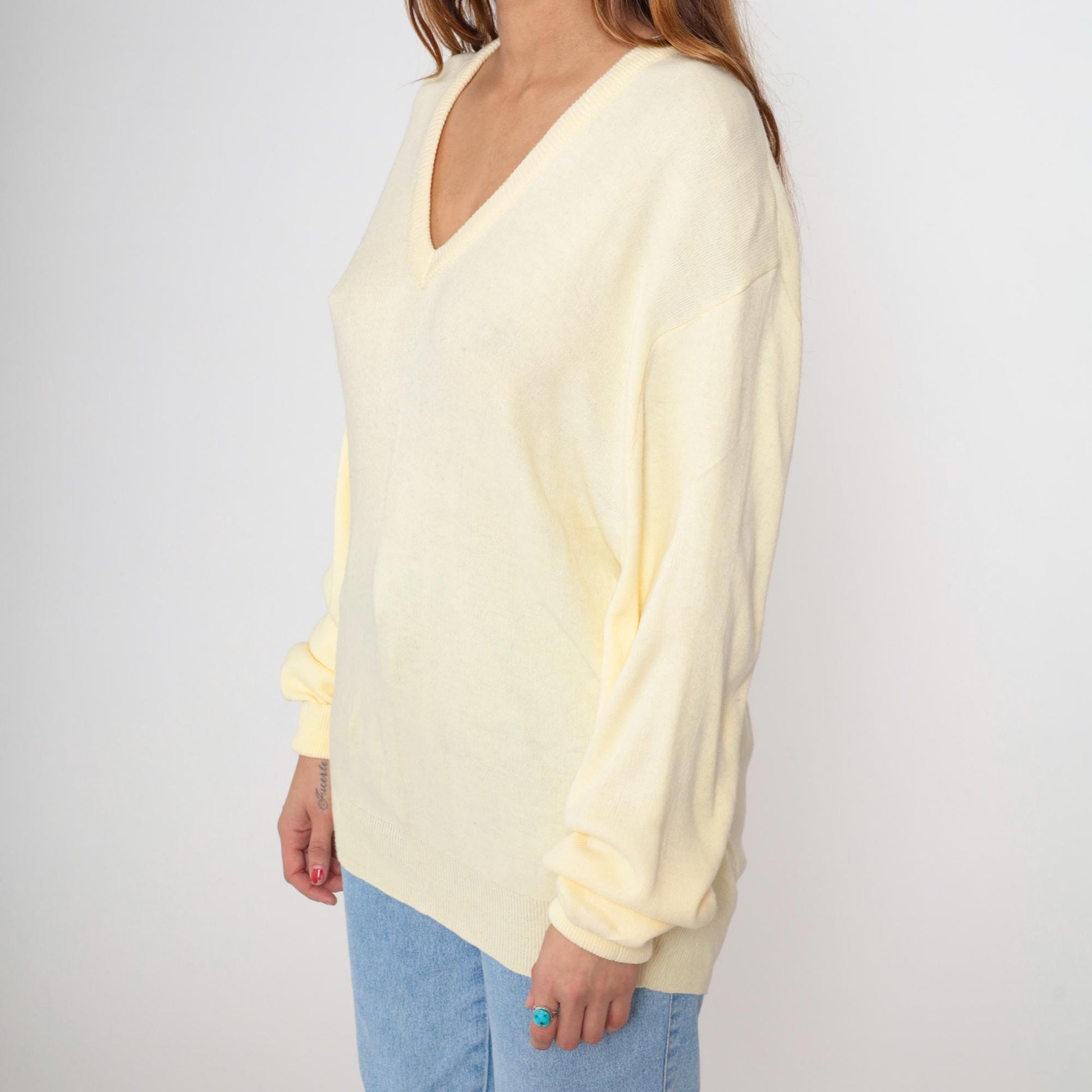 80s Pastel Yellow V-Neck Knit Sweater Pullover Medium M