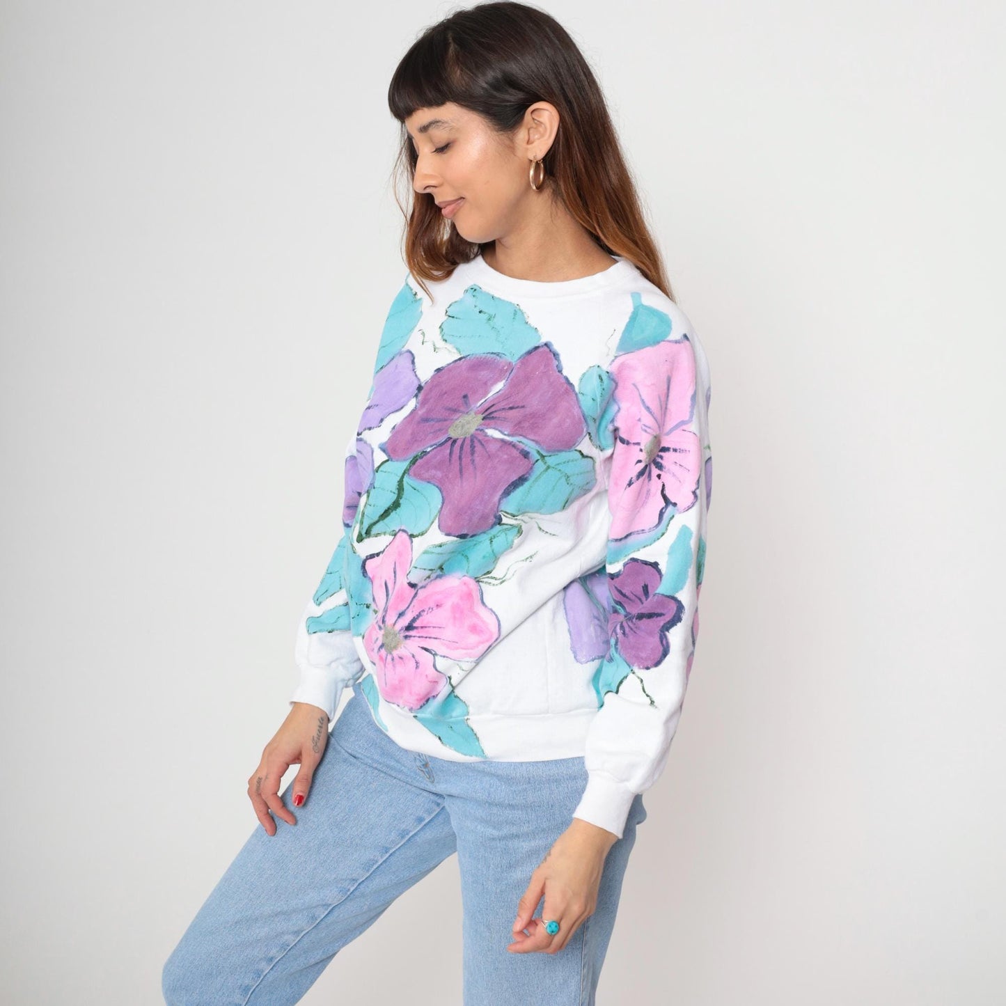 90s White Floral Sweatshirt Watercolor Purple Pink Blue Crew Neck Medium M