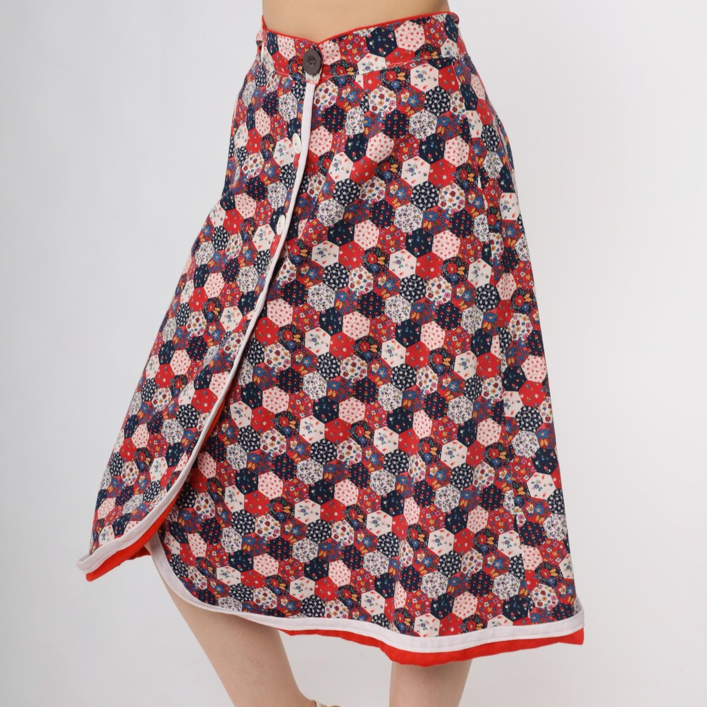 70s Patchwork Skirt Quilted Hexagon Floral Red White Blue A-Line Knee Medium