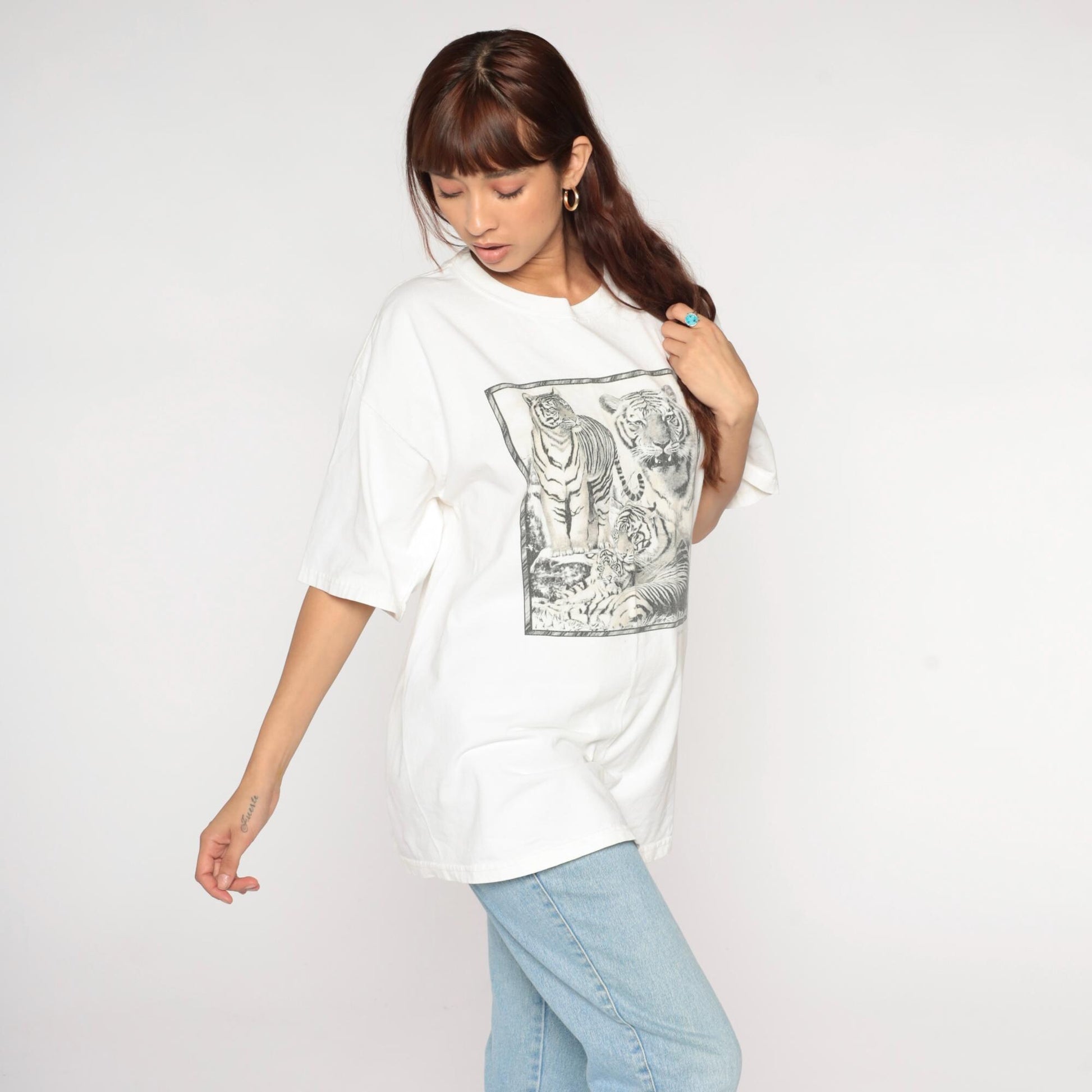 90s Tiger Graphic T-Shirt White UV Colorizing Crewneck Tee Large