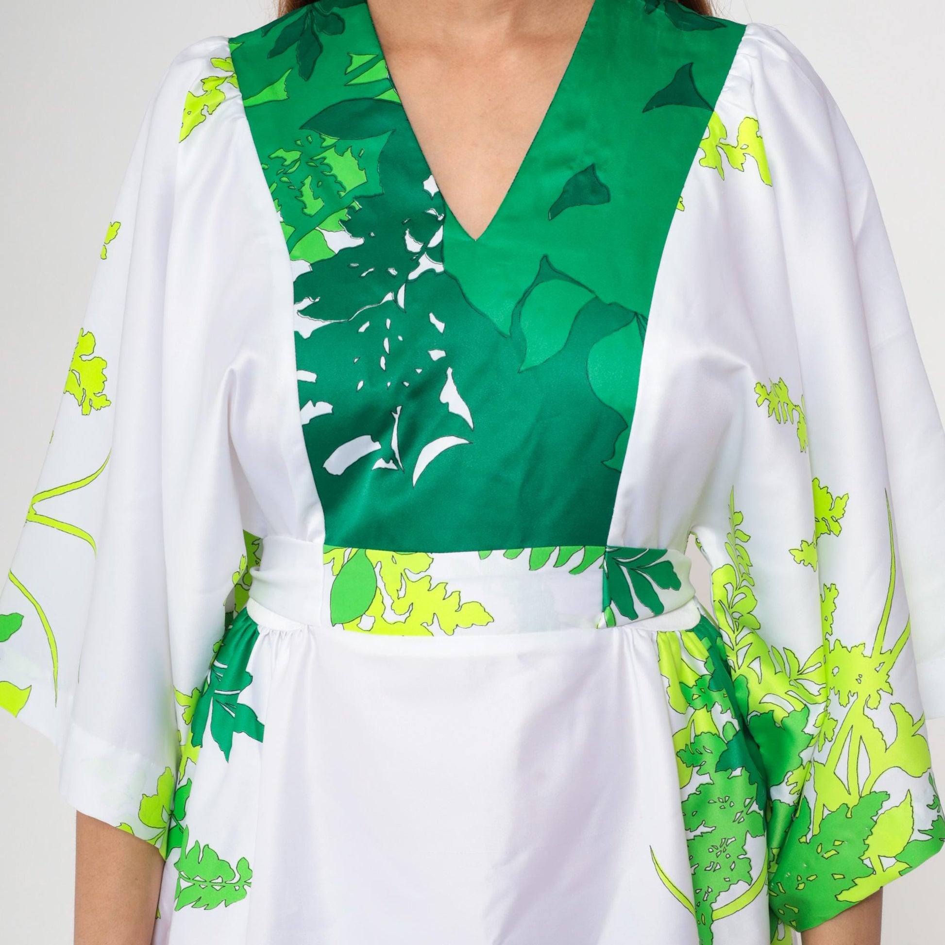 70s Hilo Hattie Hawaiian Maxi Dress White Green Tropical Leaf Kimono Sleeve Small