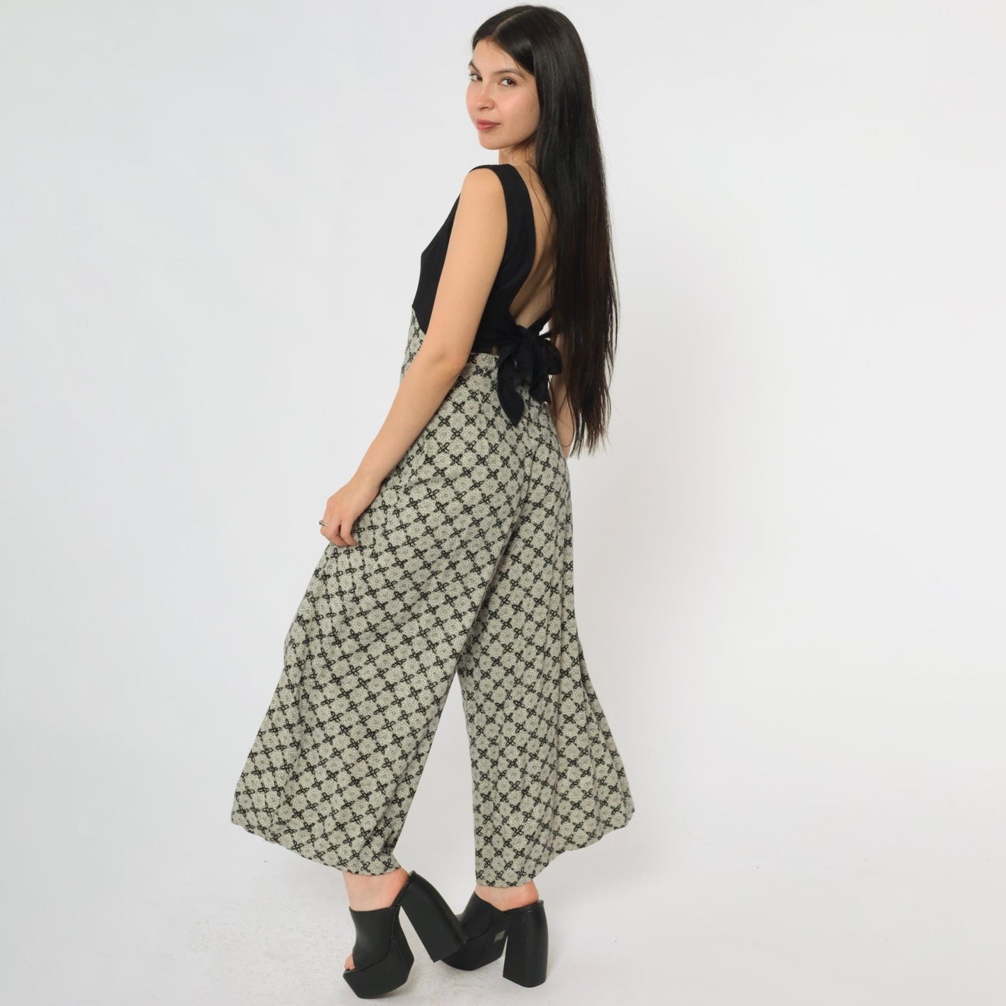 90s Alyn Paige Black Floral Jumpsuit Wide Leg V-Neck Rayon Small