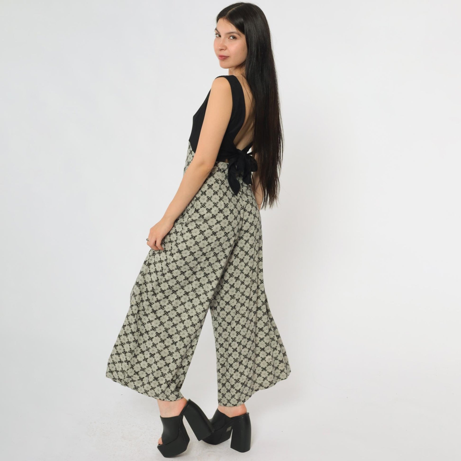 90s Alyn Paige Black Floral Jumpsuit Wide Leg V-Neck Rayon Small