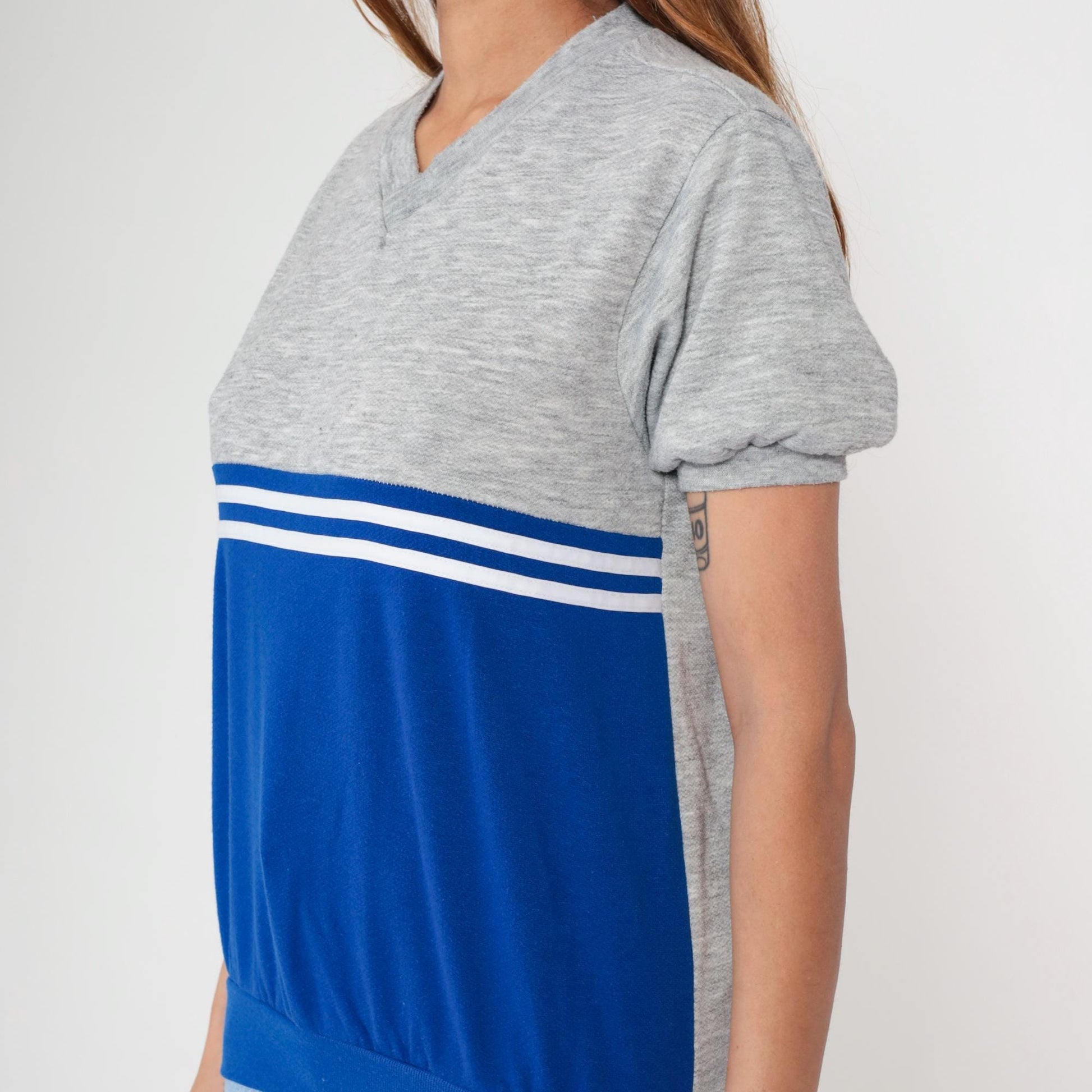 80s Colorblock Athletic V-Neck Shirt Grey Blue White Stripes Medium
