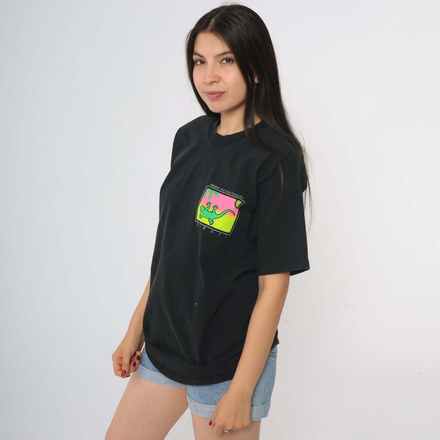 90s Hawaii Gecko Conservation T-Shirt Black Neon Sunset Graphic Medium