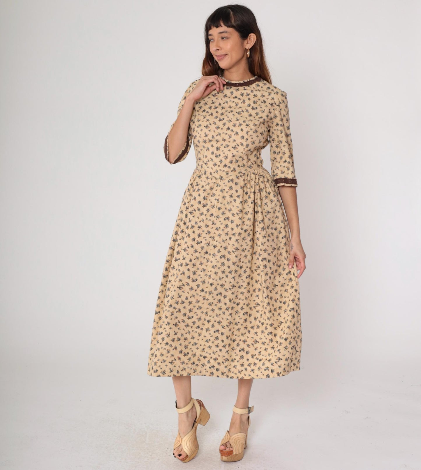 70s Calico Prairie Dress Tan Blue Floral Cotton Midi Medium M