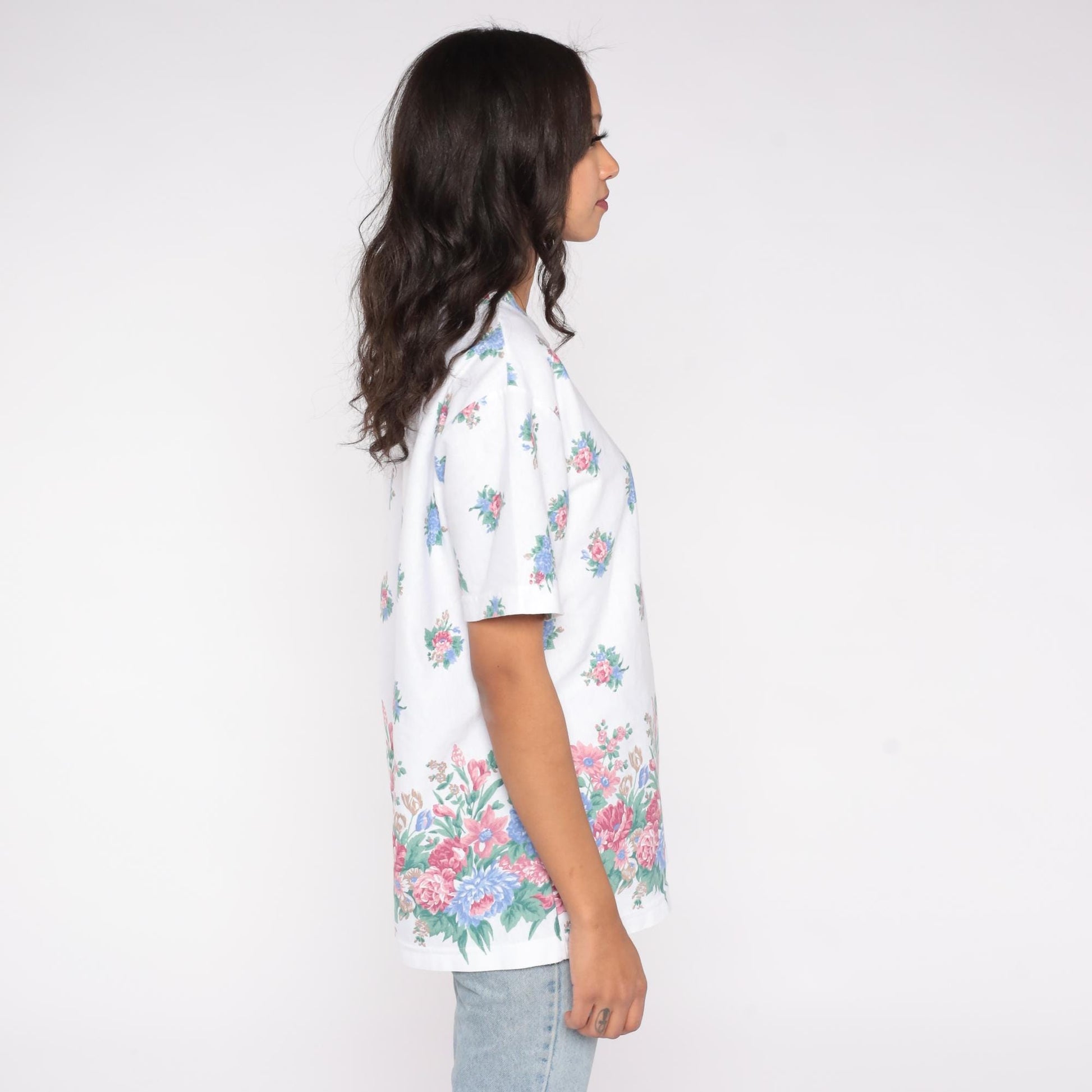 90s Katelyn Rose Floral T-Shirt White Pink Blue Cottage Garden Print Medium