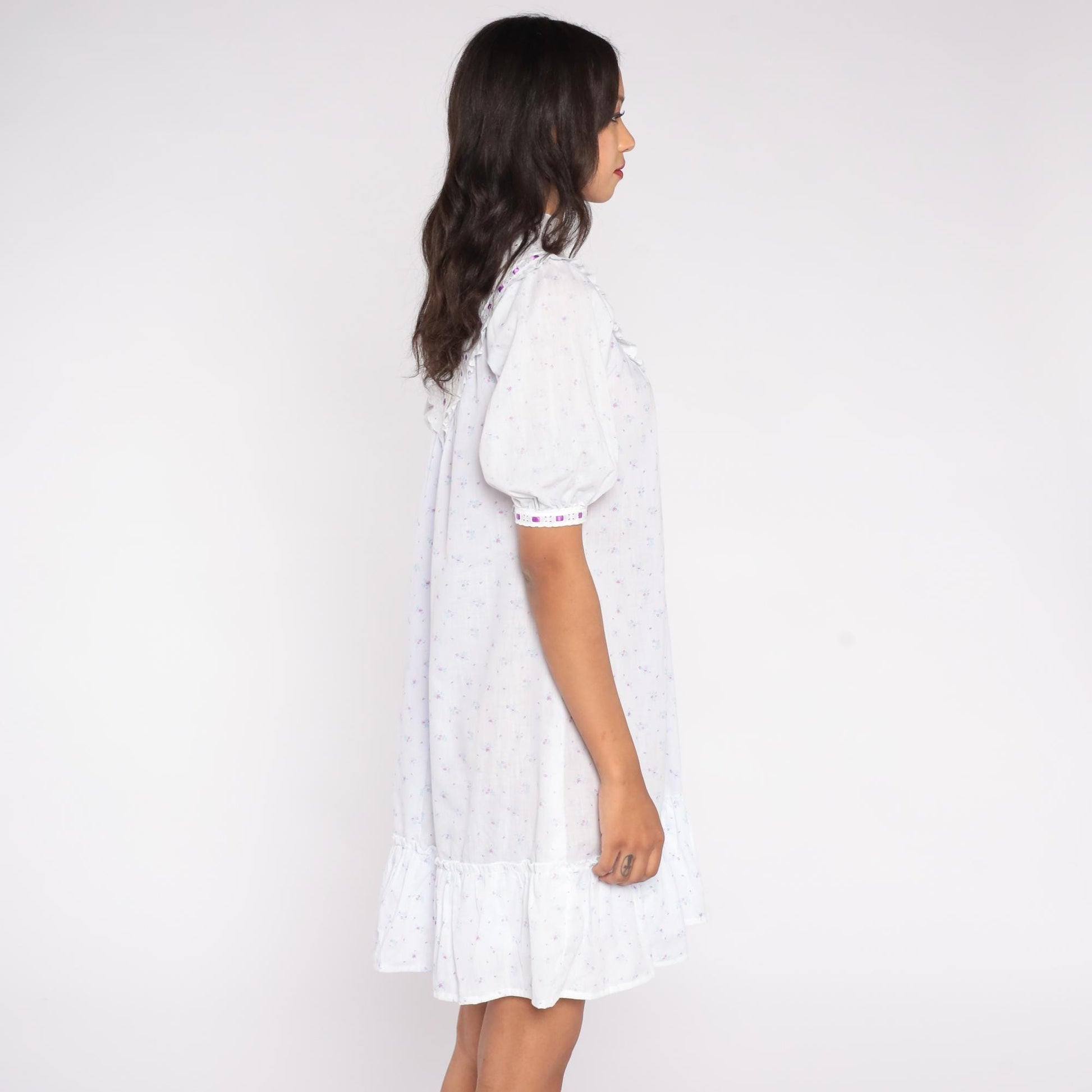 70s White Cotton Floral Dress Puff Sleeve Purple Ribbon Eyelet Bib Medium M